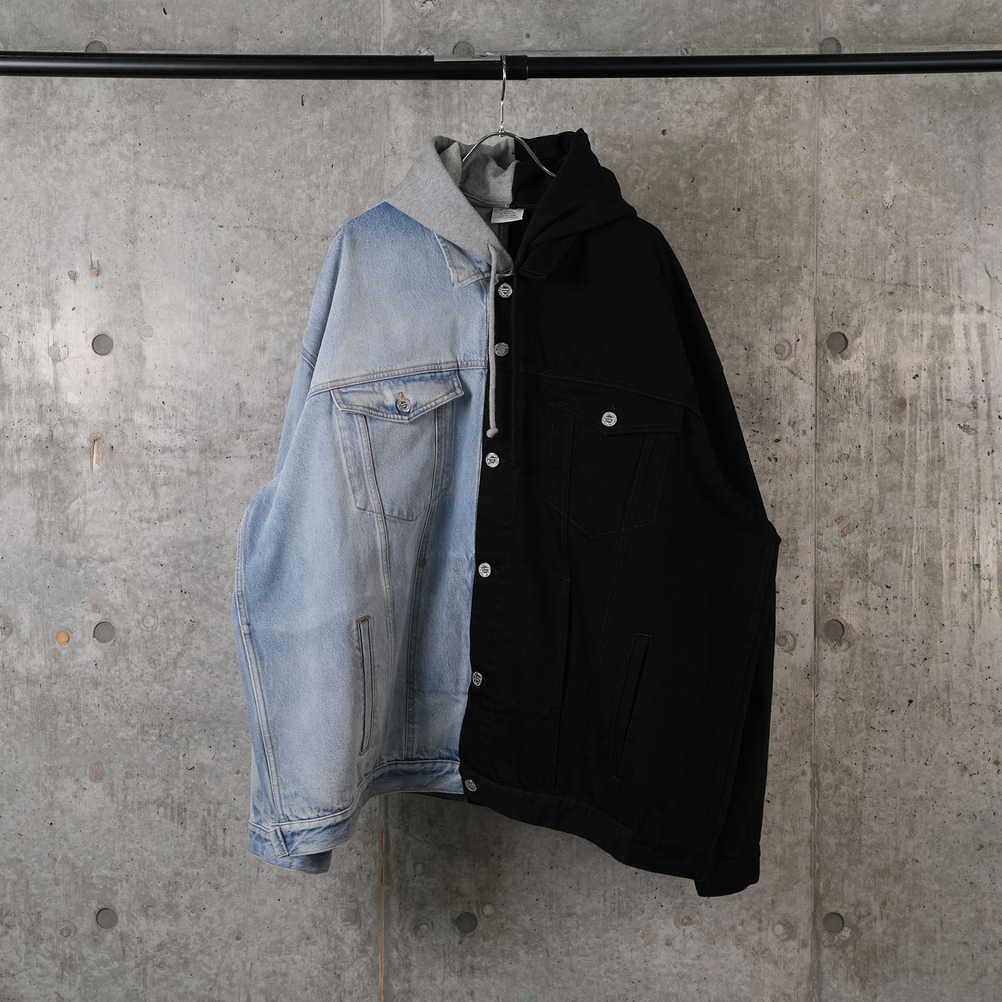 SPLIT DECONSTRUCTED DENIM JACKET WITH A / LIGHT BLUE