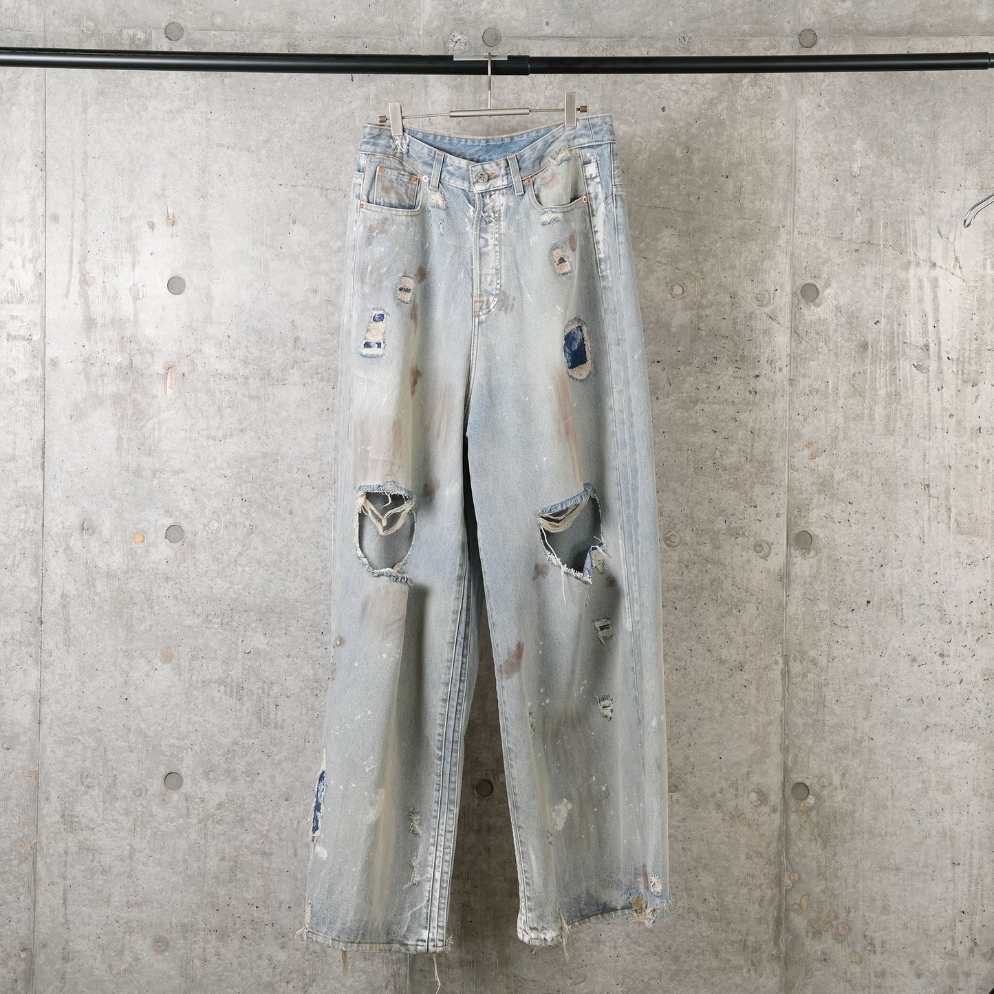 TRASHED BIG SHAPE JEANS / DISTRESSED