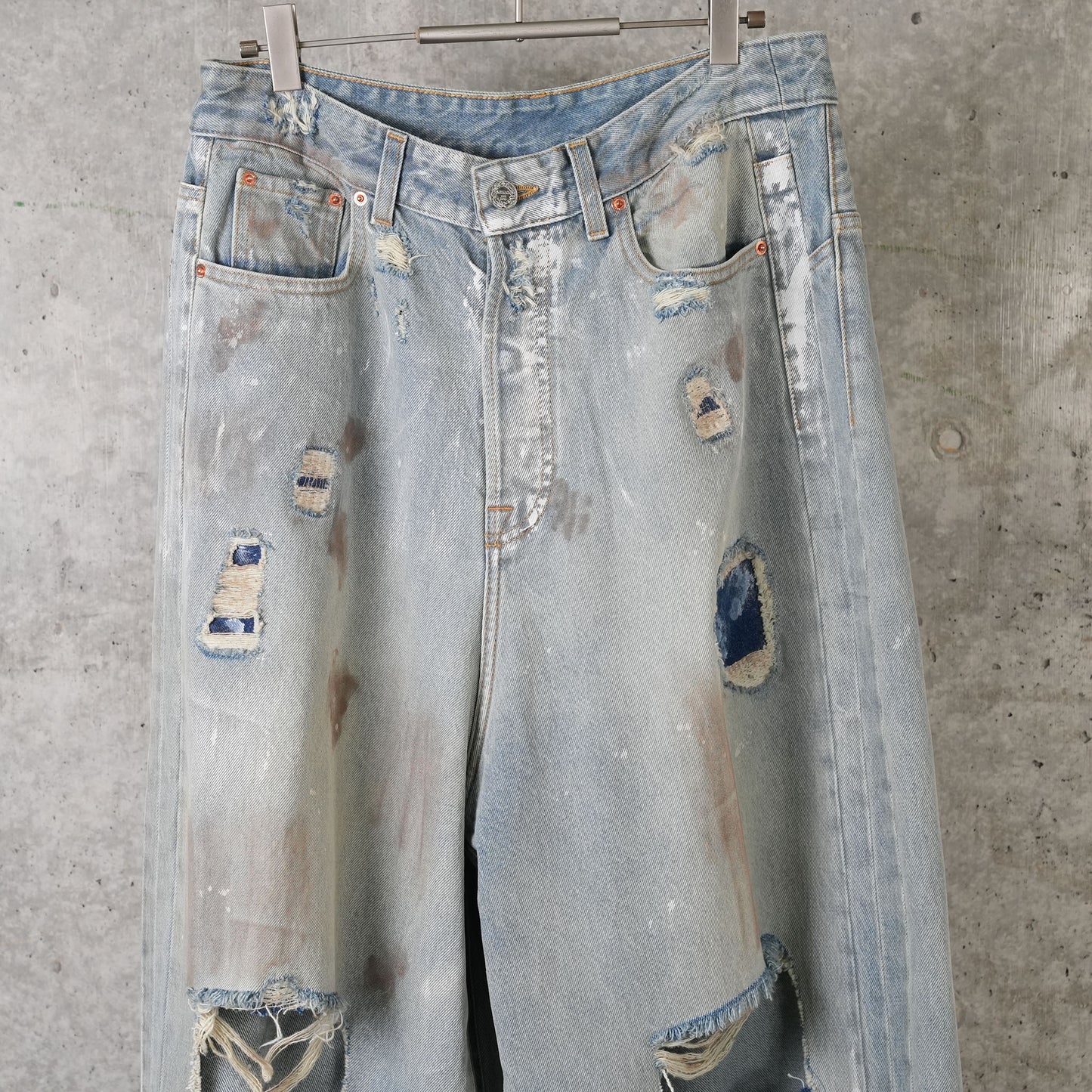 TRASHED BIG SHAPE JEANS / DISTRESSED