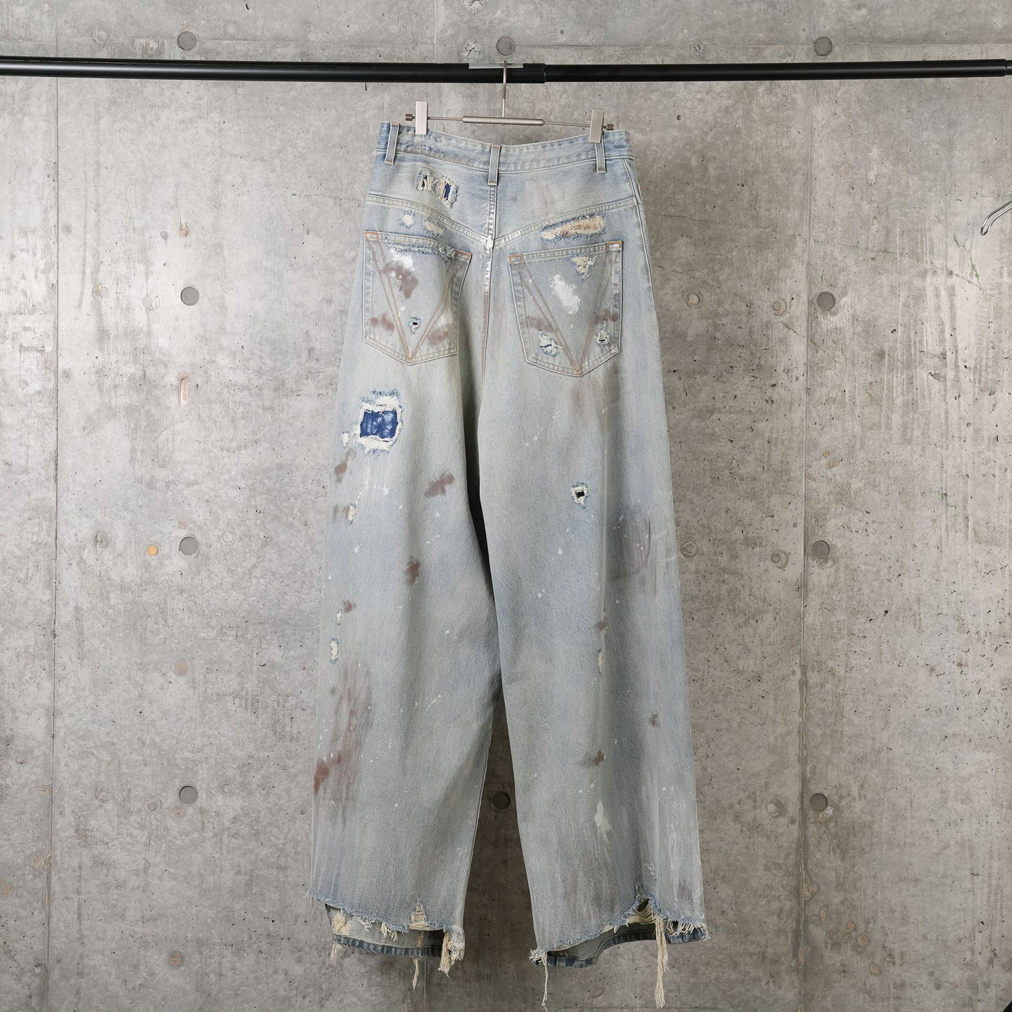 TRASHED BIG SHAPE JEANS / DISTRESSED