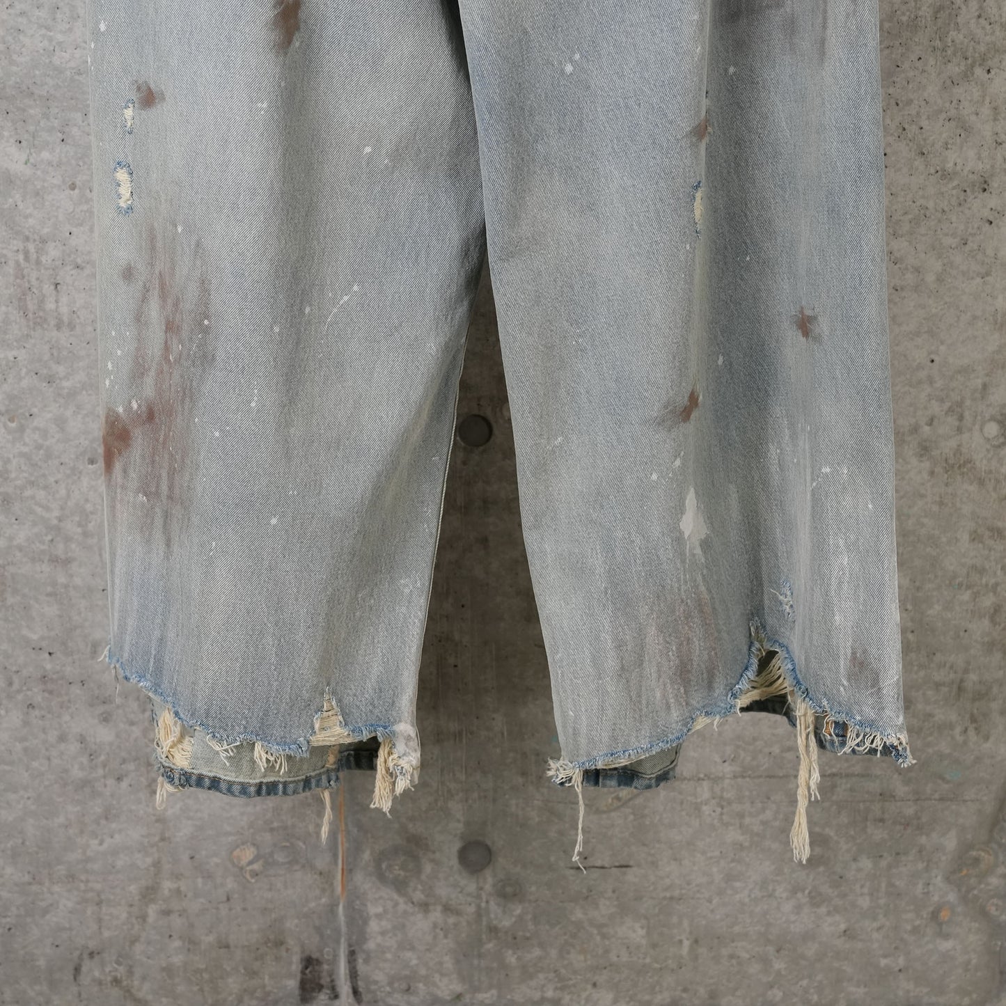 TRASHED BIG SHAPE JEANS / DISTRESSED