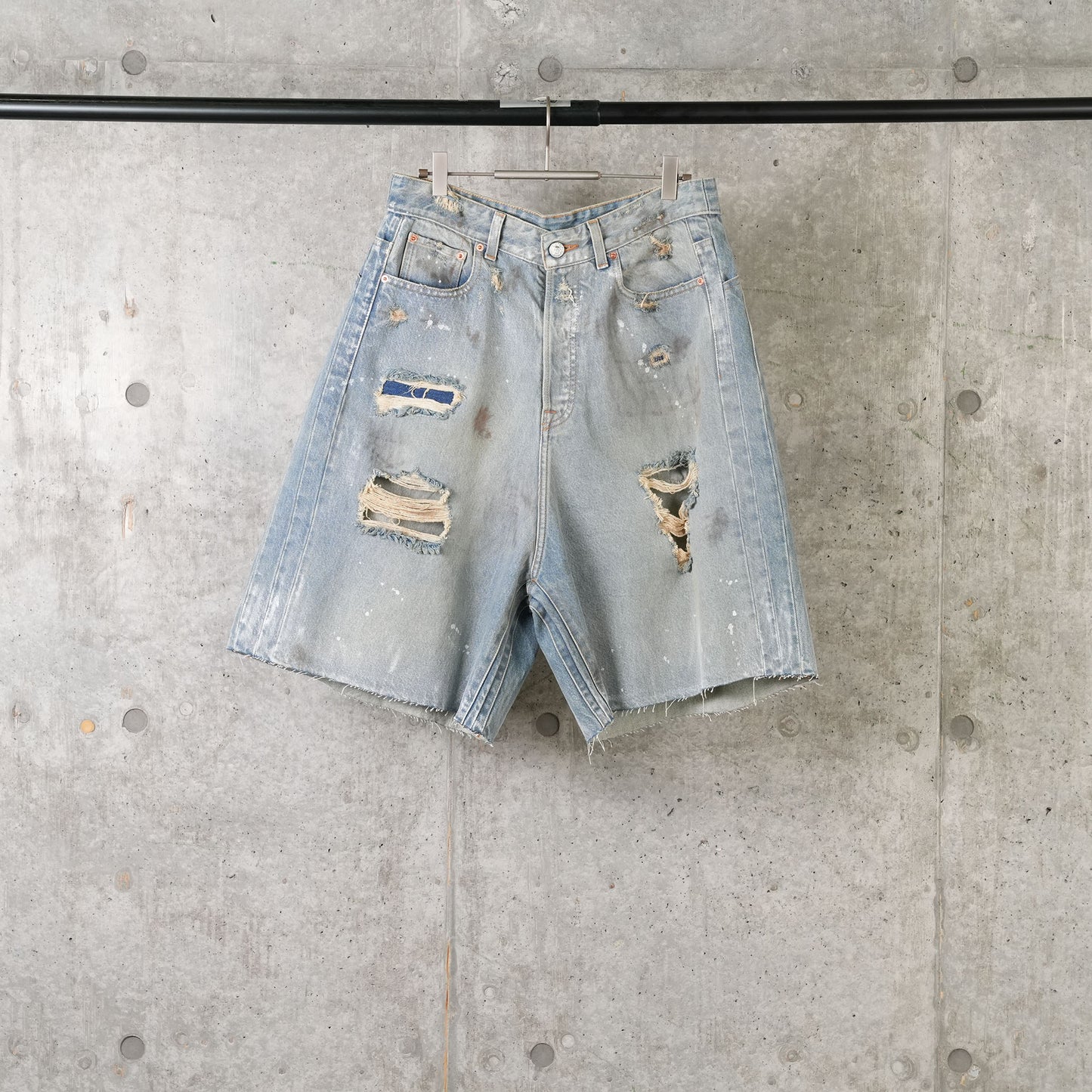 TRASHED BIG SHAPE DENIM SHORTS / DISTRESSED