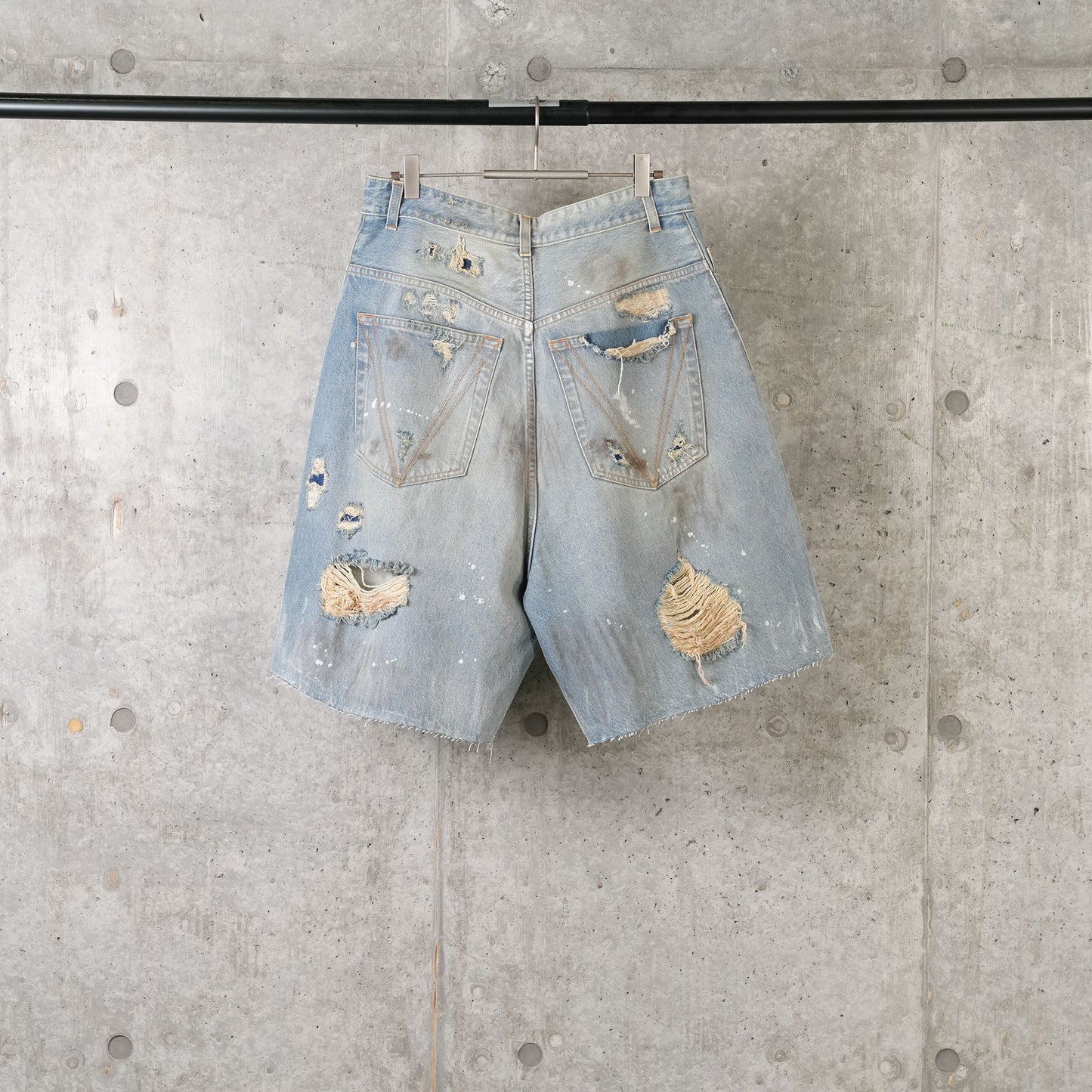 TRASHED BIG SHAPE DENIM SHORTS / DISTRESSED