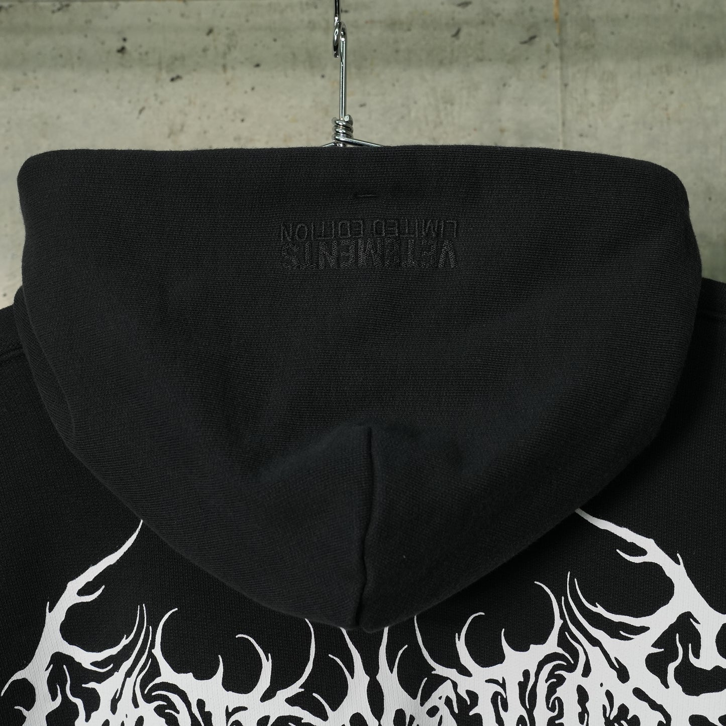 DEATH METAL CROPPED BOXY HOODIE / BLACK/WHITE