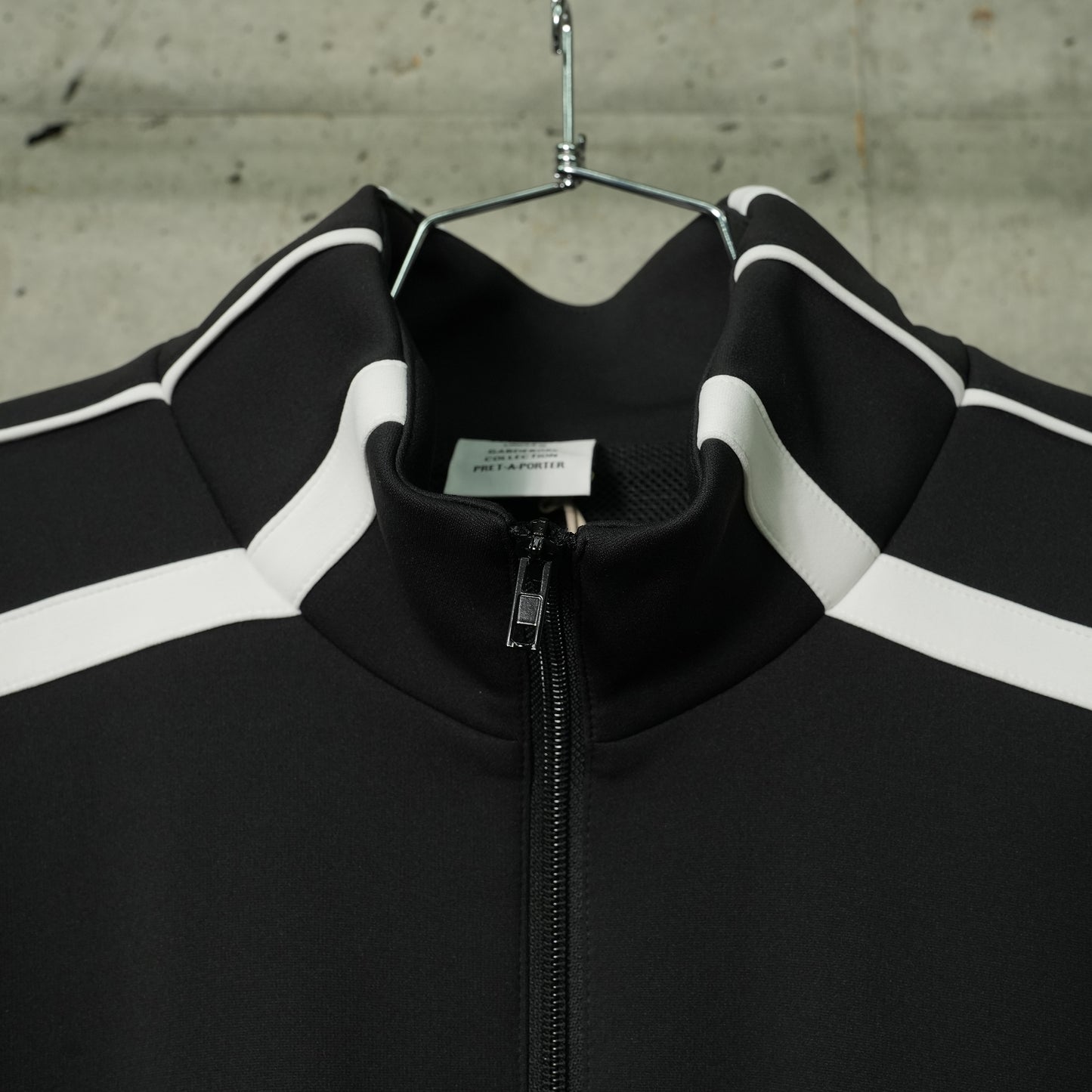 OVAL LOGO GYM JACKET / BLACK