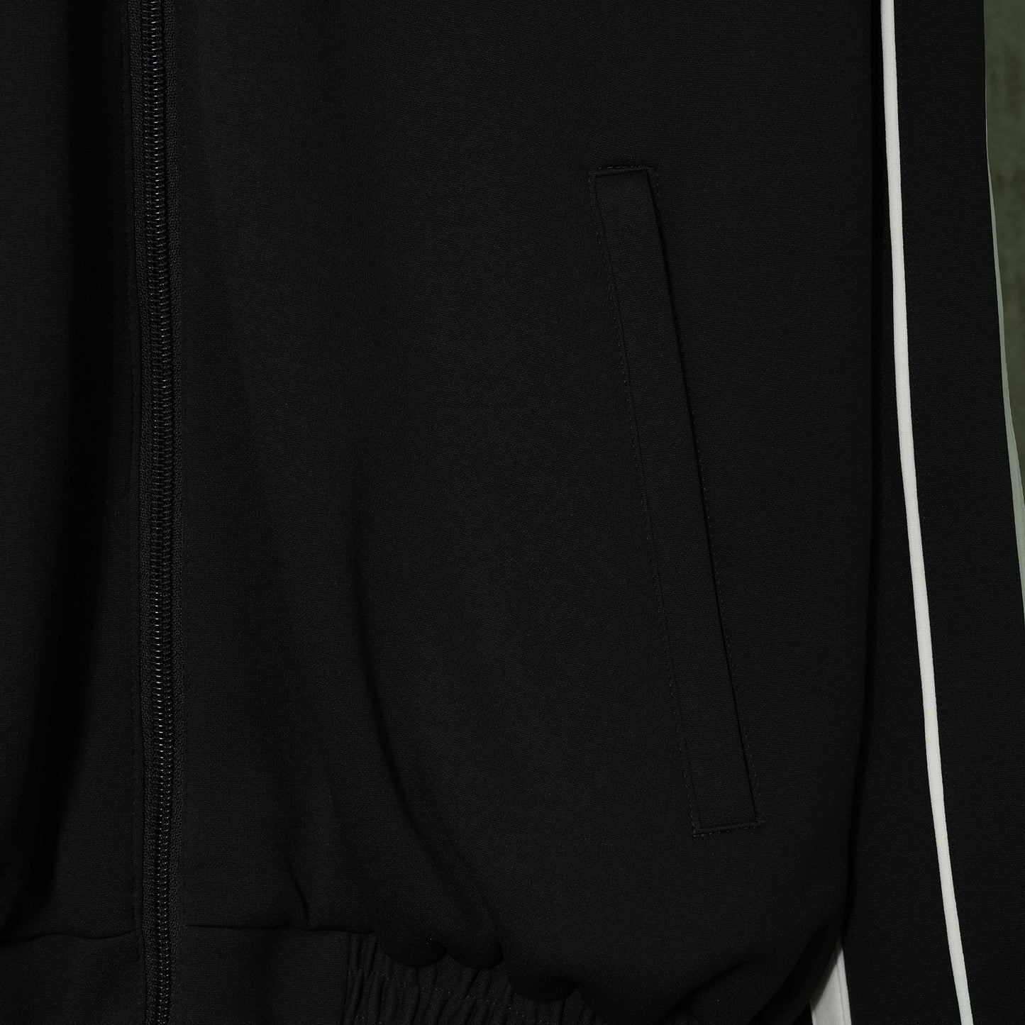 OVAL LOGO GYM JACKET / BLACK