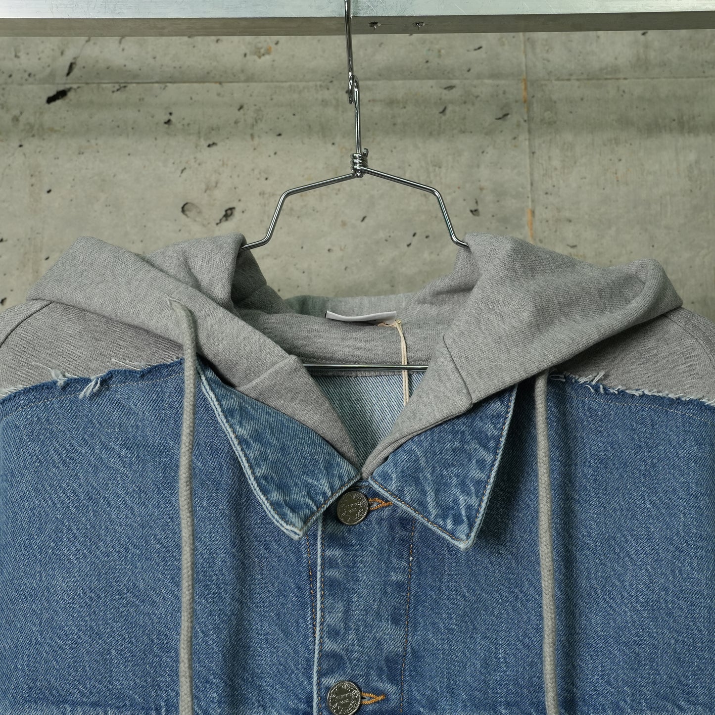 DECONSTRUCTED HOODED DENIM JACKET / MID BLUE