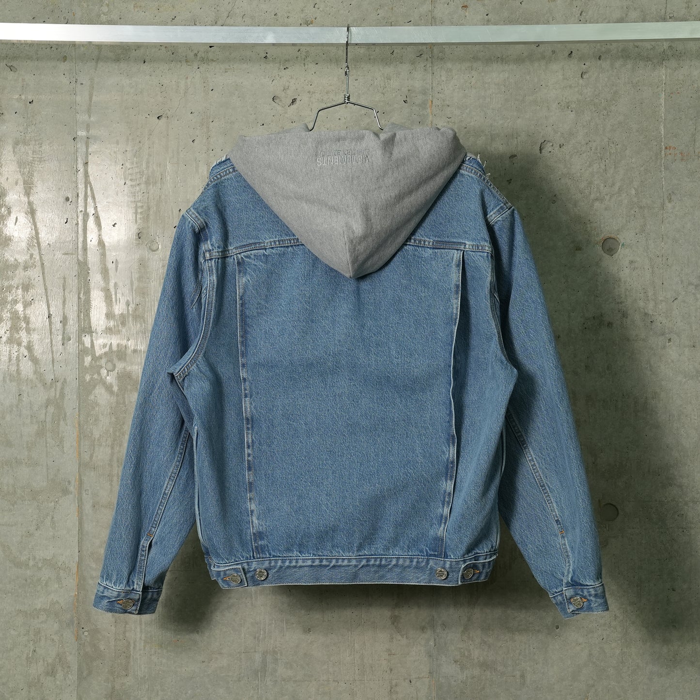 DECONSTRUCTED HOODED DENIM JACKET / MID BLUE