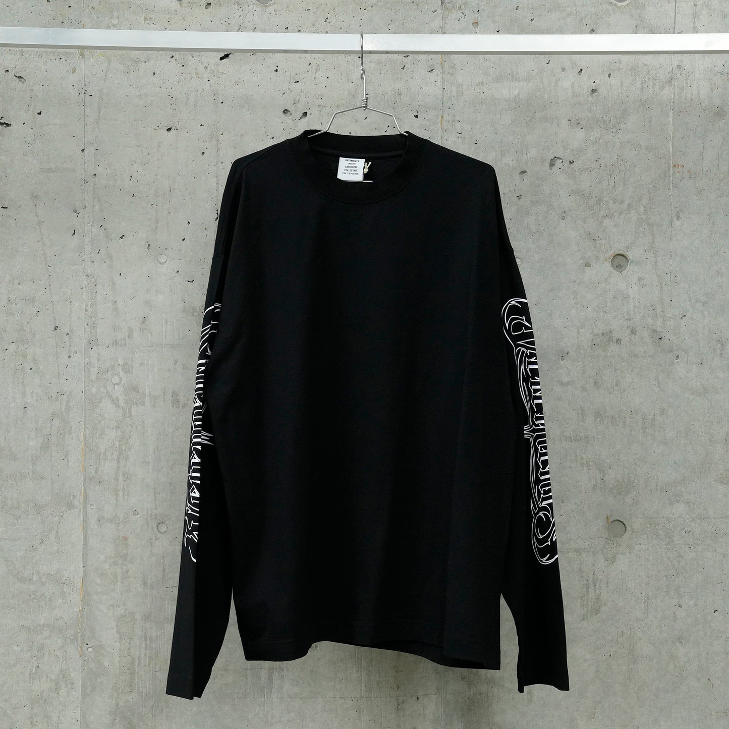 METAL PRINTED LONGSLEEVE / BLACK