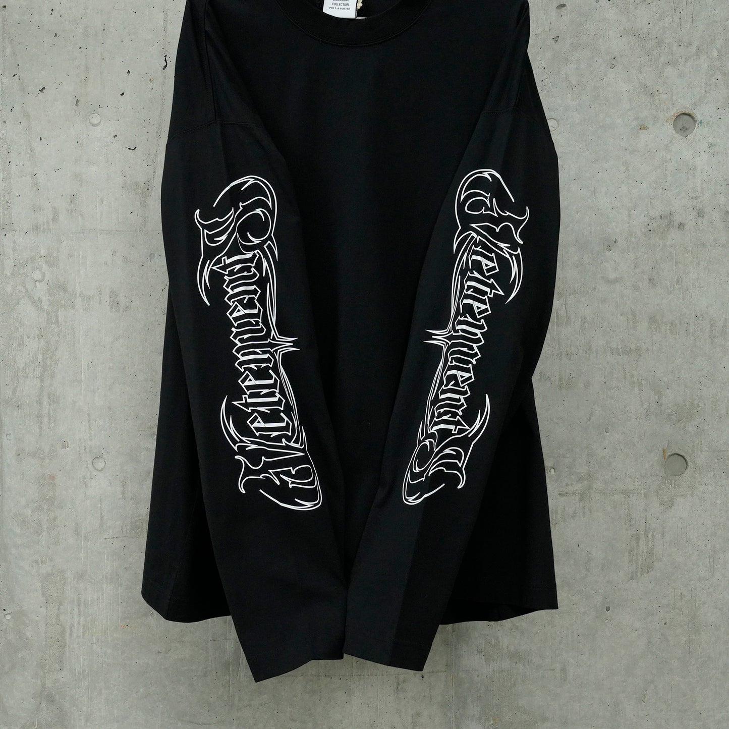 METAL PRINTED LONGSLEEVE / BLACK