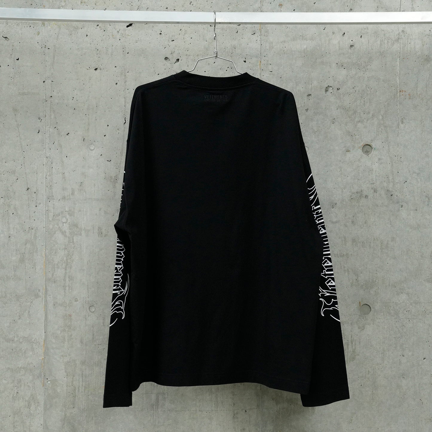 METAL PRINTED LONGSLEEVE / BLACK