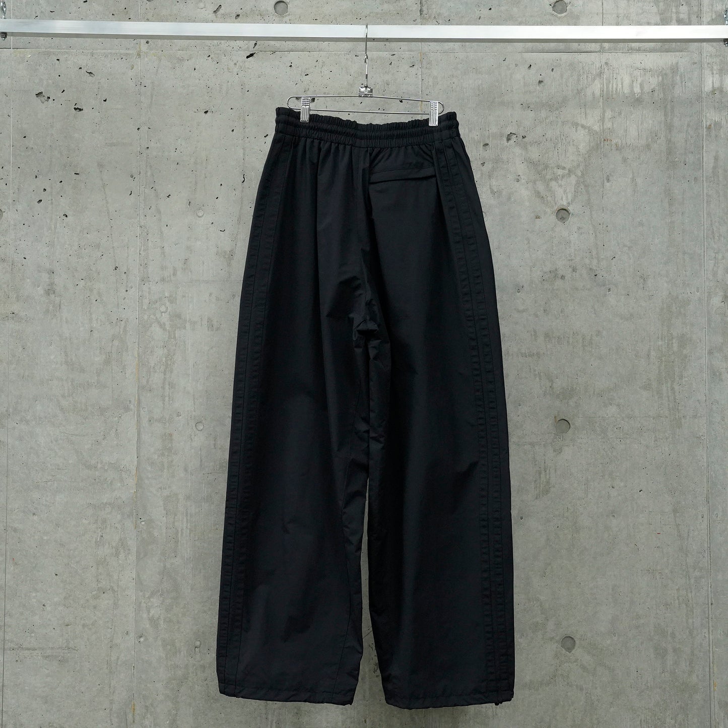 OVAL LOGO TRACKSUIT PANTS / BLACK