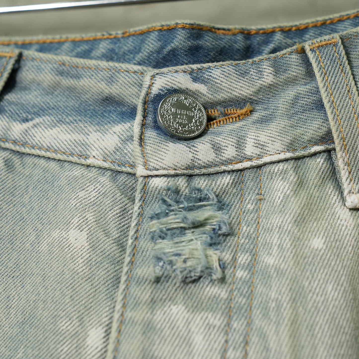 TRASHED BAGGY JEANS / LIGHT BLUE