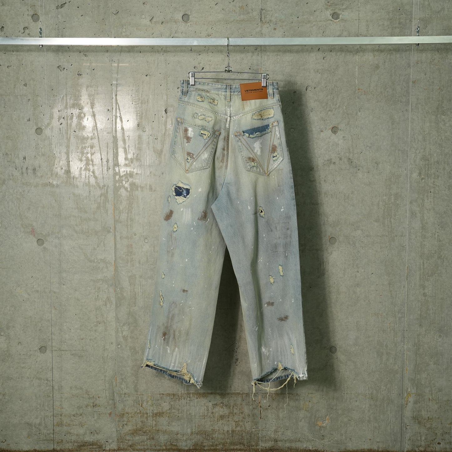 TRASHED BAGGY JEANS / LIGHT BLUE