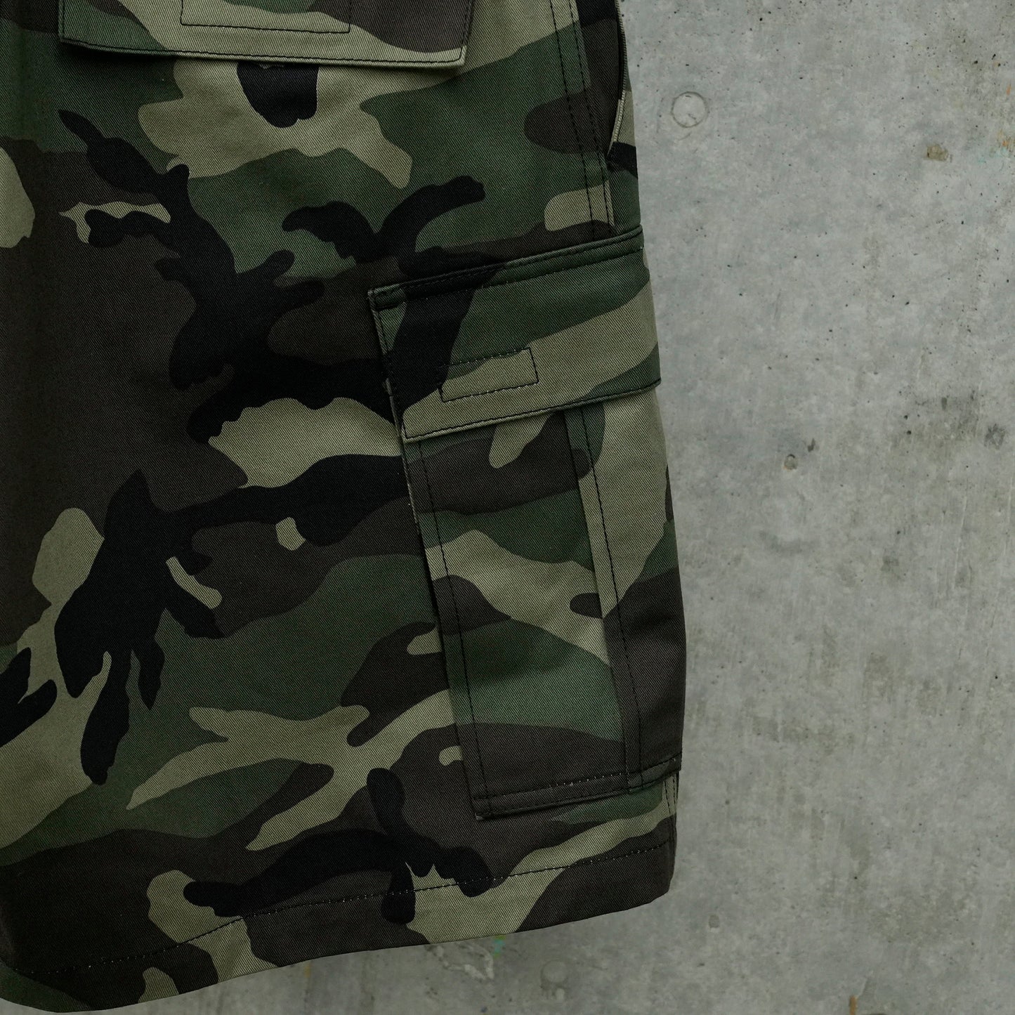 CARGO SHORTS / CAMOUFLAGE