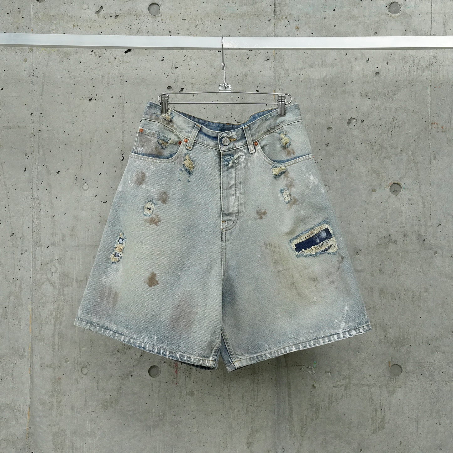 TRASHED SHORTS / LIGHT BLUE