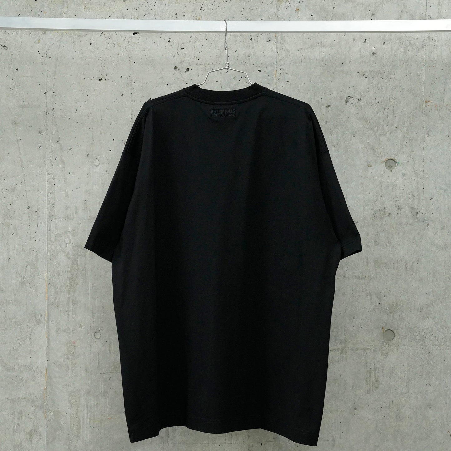 OVAL LOGO OVERSIZED T-SHIRT / BLACK/WHITE