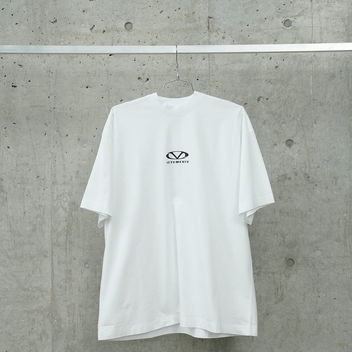 OVAL LOGO OVERSIZED T-SHIRT / WHITE