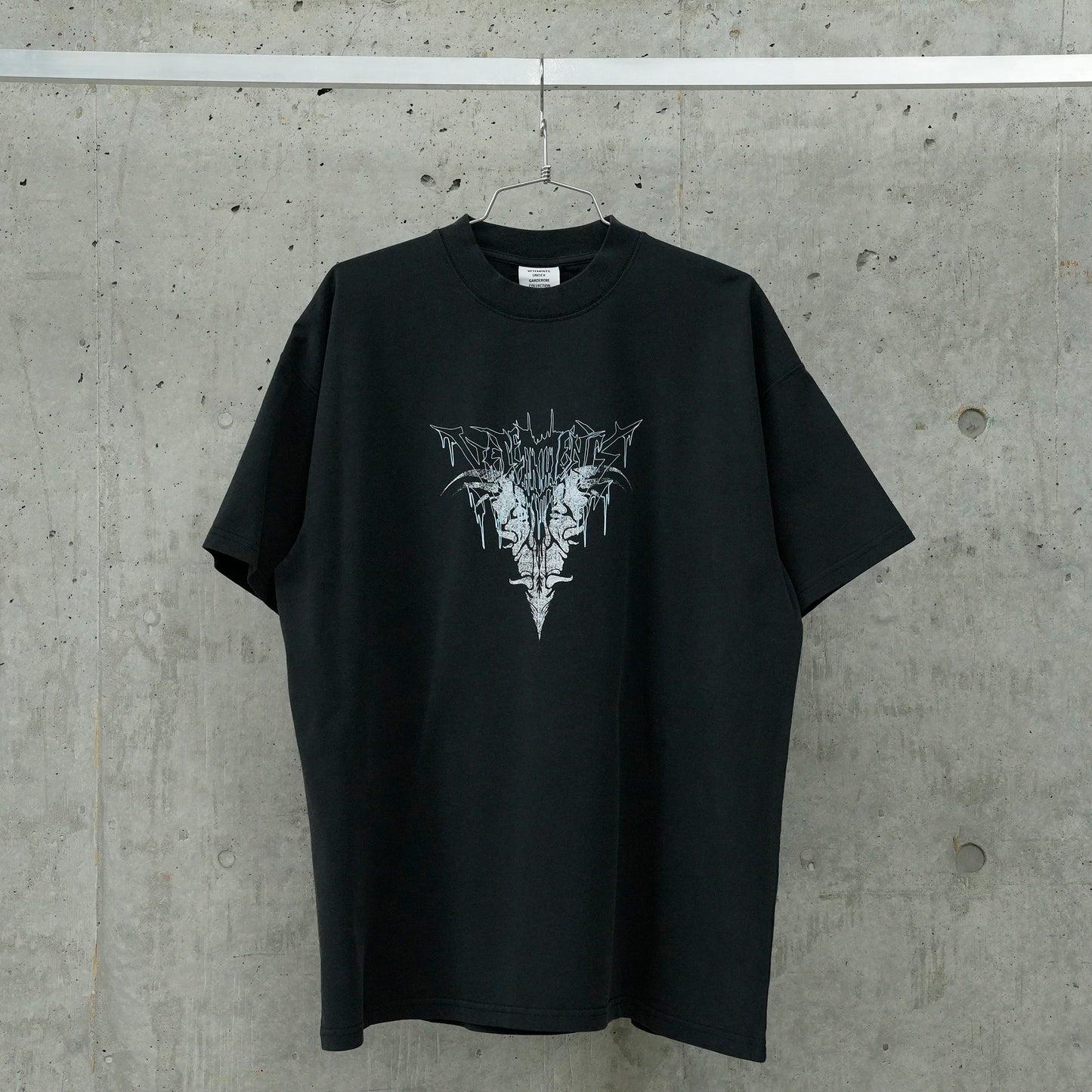 BONE V REGULAR T-SHIRT / BLACK