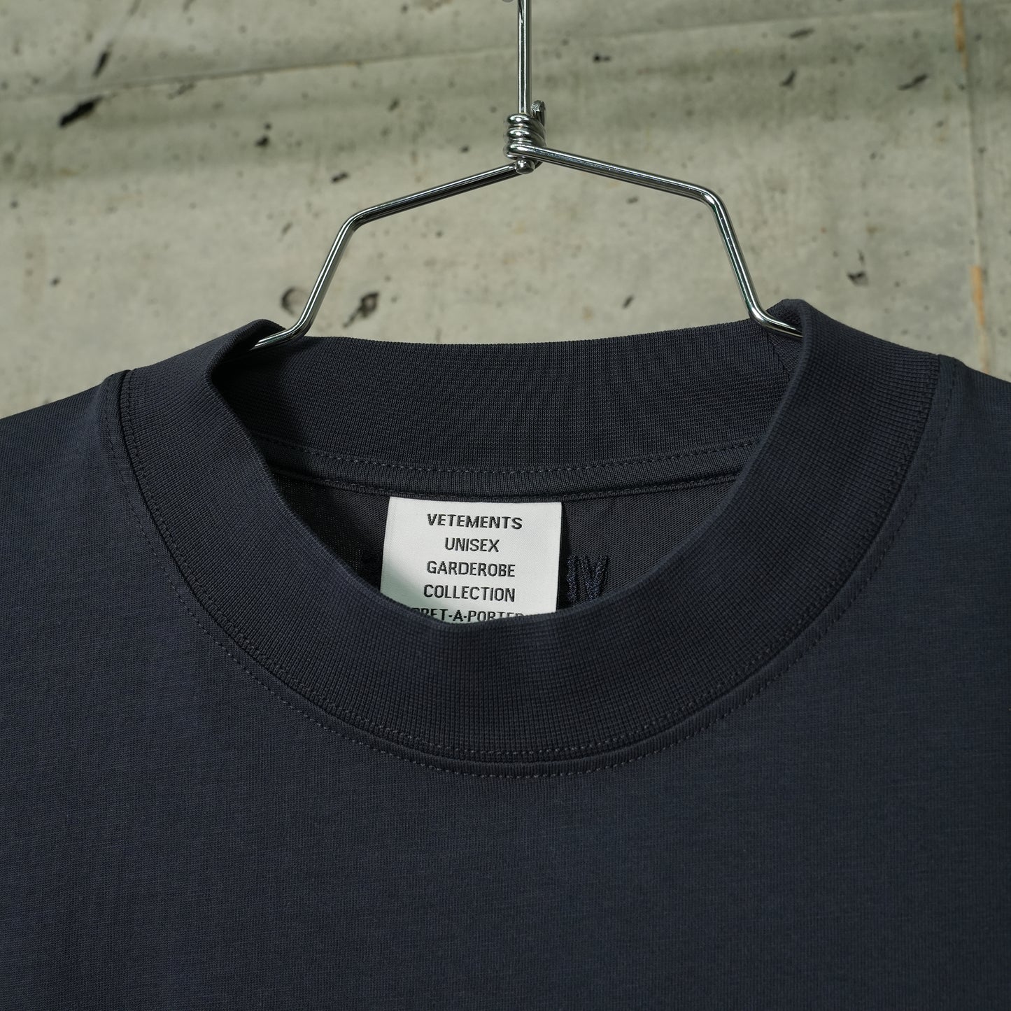 VTM WORLD CROPPED BOXY T-SHIRT / NAVY