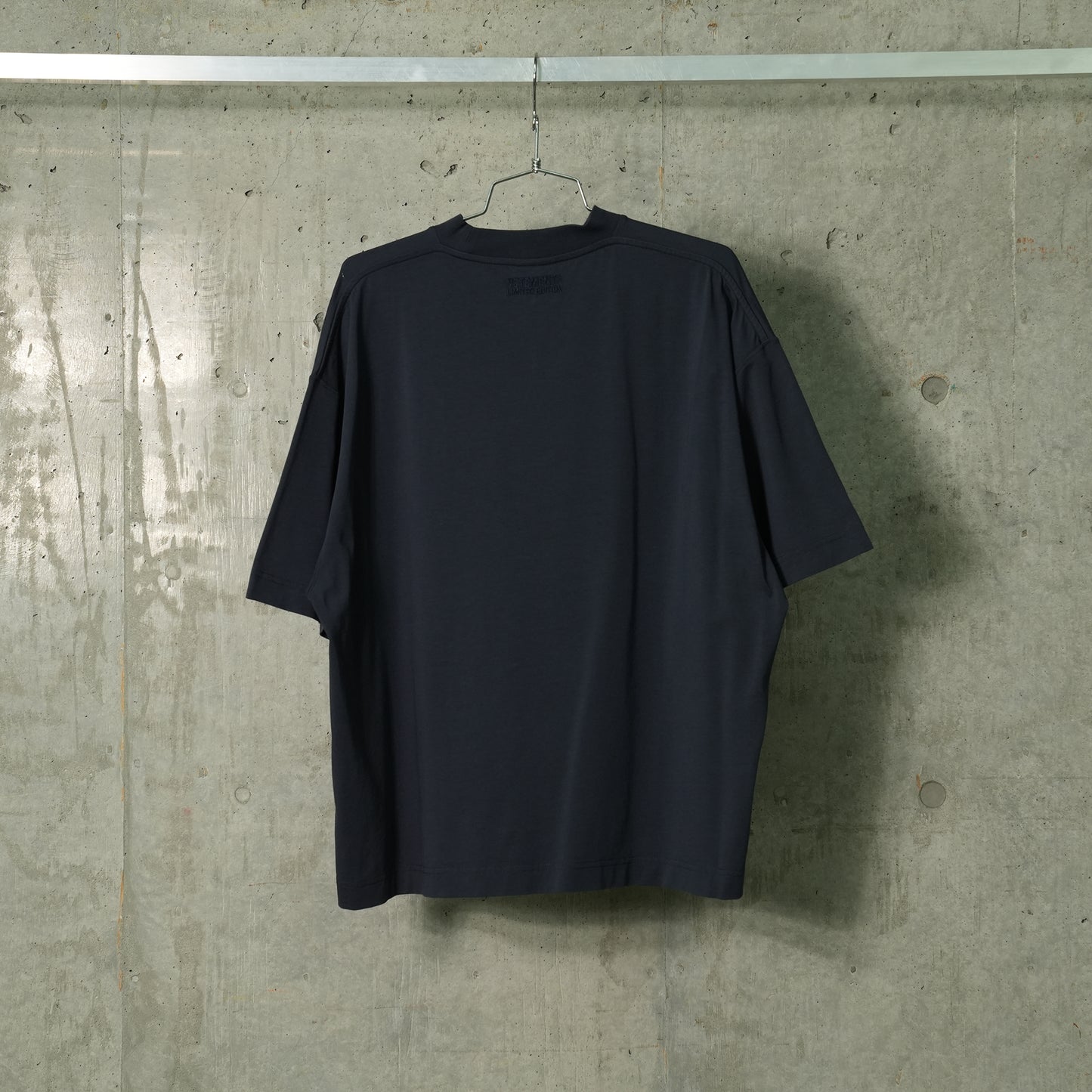 VTM WORLD CROPPED BOXY T-SHIRT / NAVY