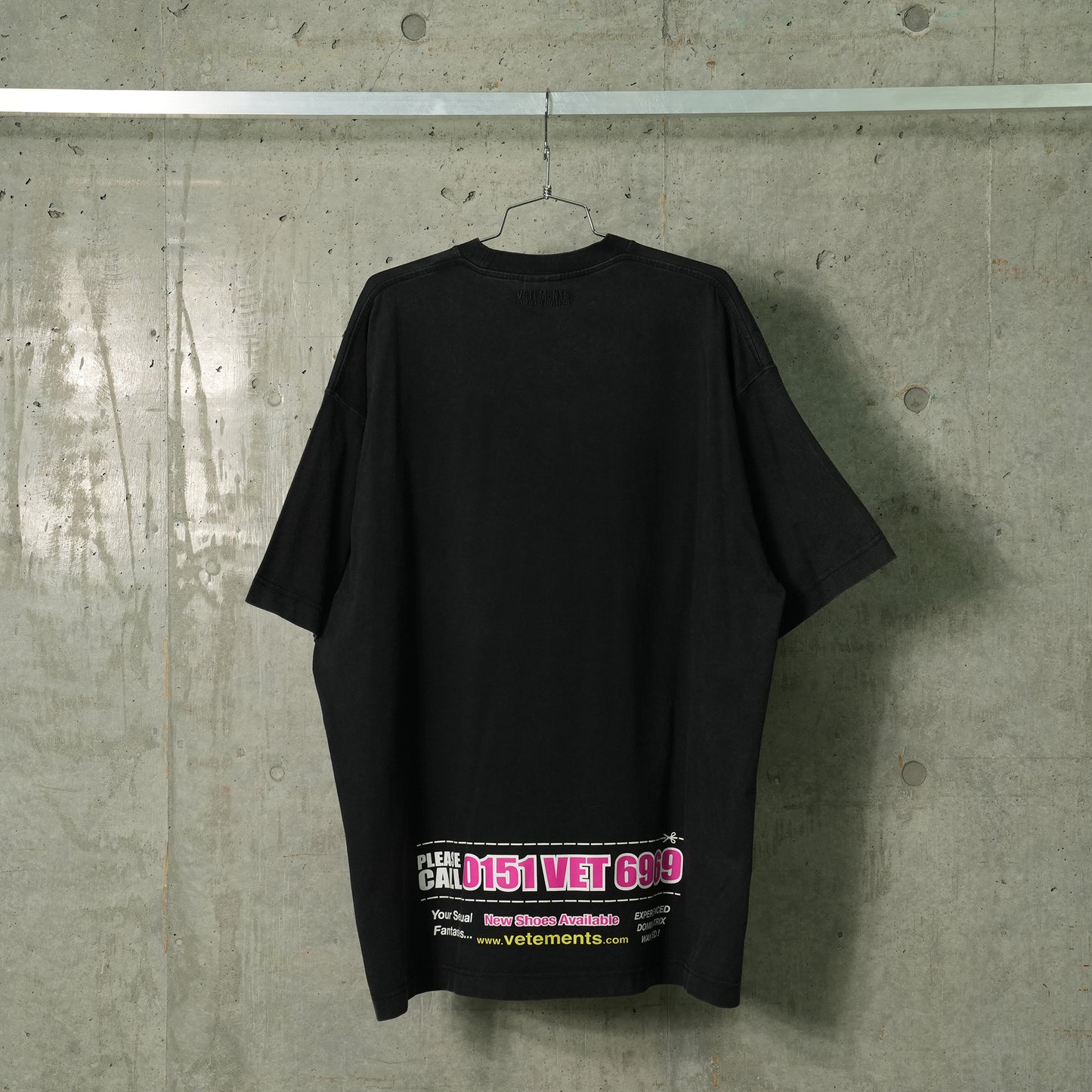 DOMINATRIX HOTLINE OVERSIZED T-SHIRT / BLACK