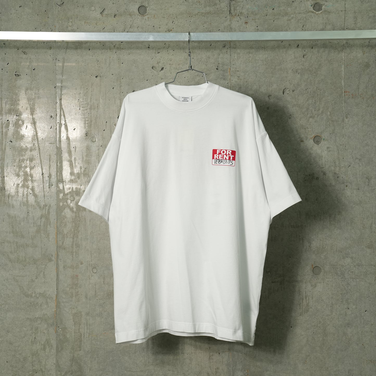 FOR RENT OVERSIZED T-SHIRT / WHITE