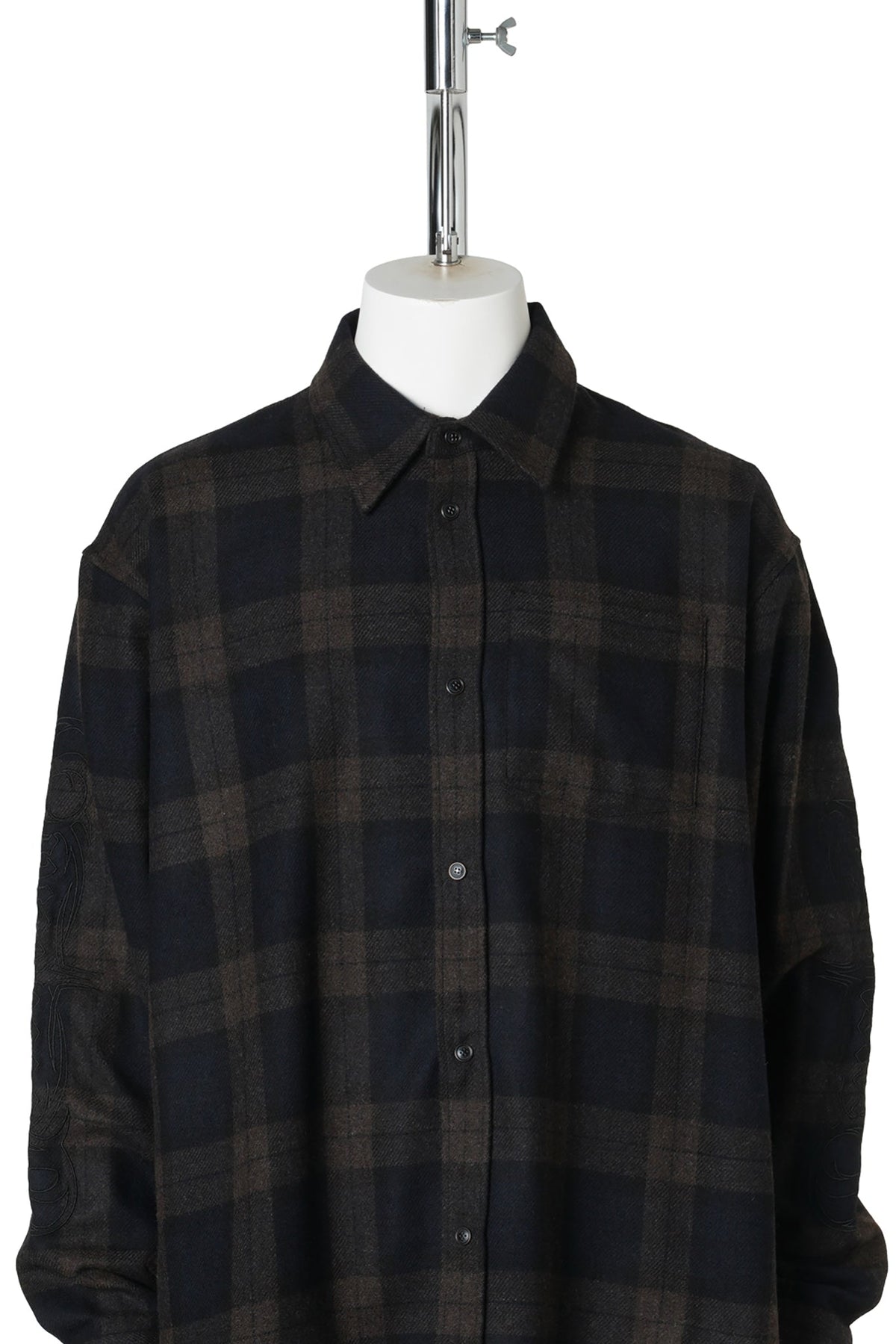 EMBROIDERED METAL LOGO FLANNEL SHIRT / BLACK CHECK