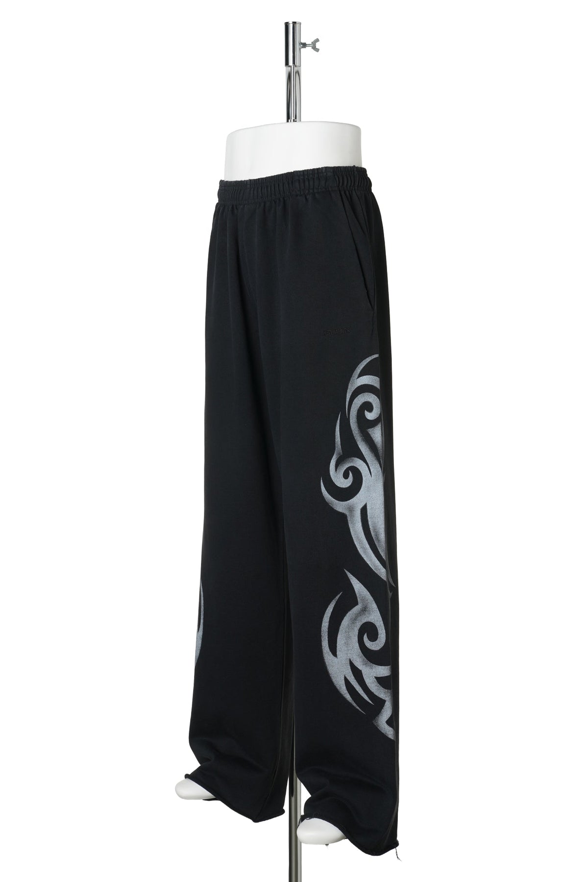 GRAFFITI TRIBAL TRACKPANTS / WASHED BLACK