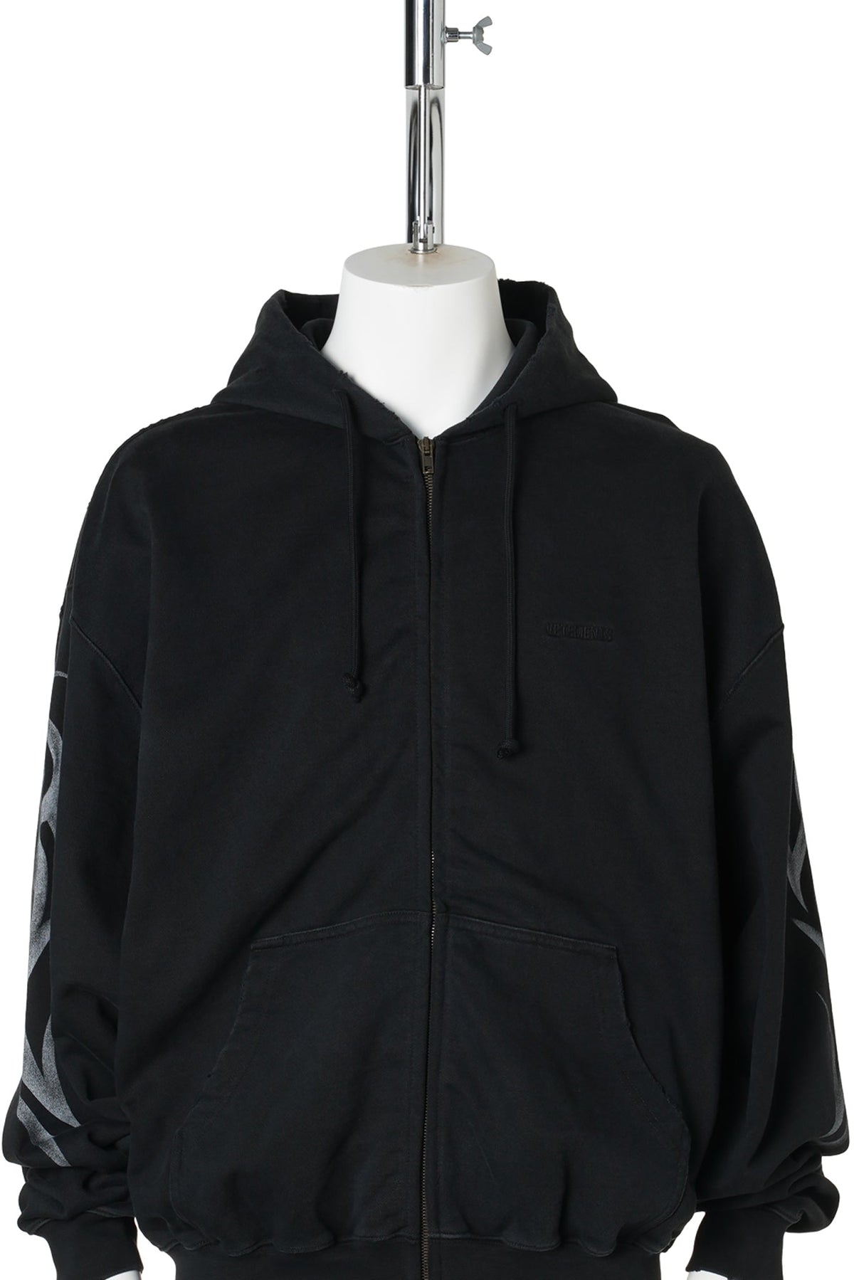GRAFFITI TRIBAL ZIP-UP HOODIE / WASHED BLACK