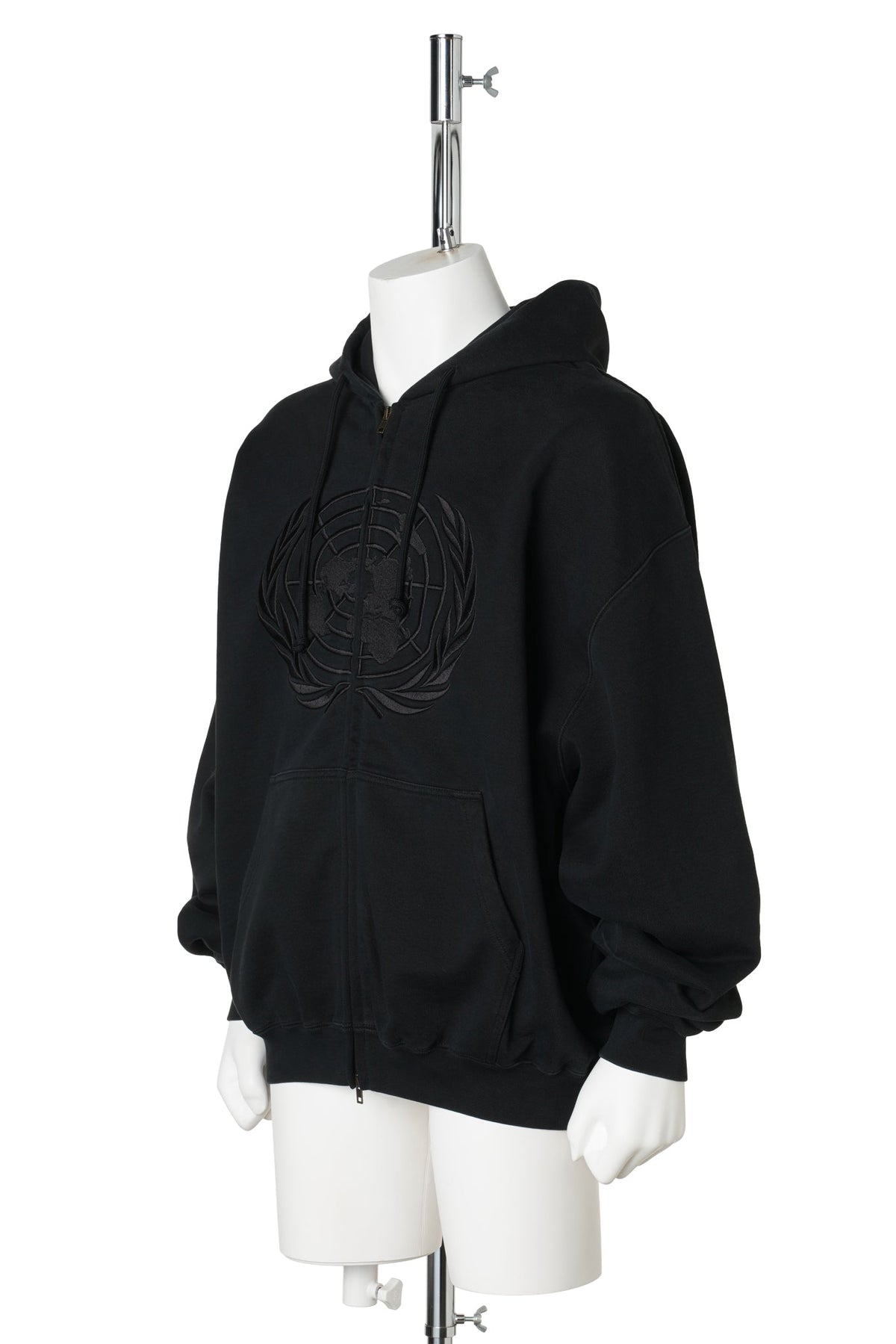EMBROIDERED FRONT ZIP-UP HOODIE / WASHED BLACK