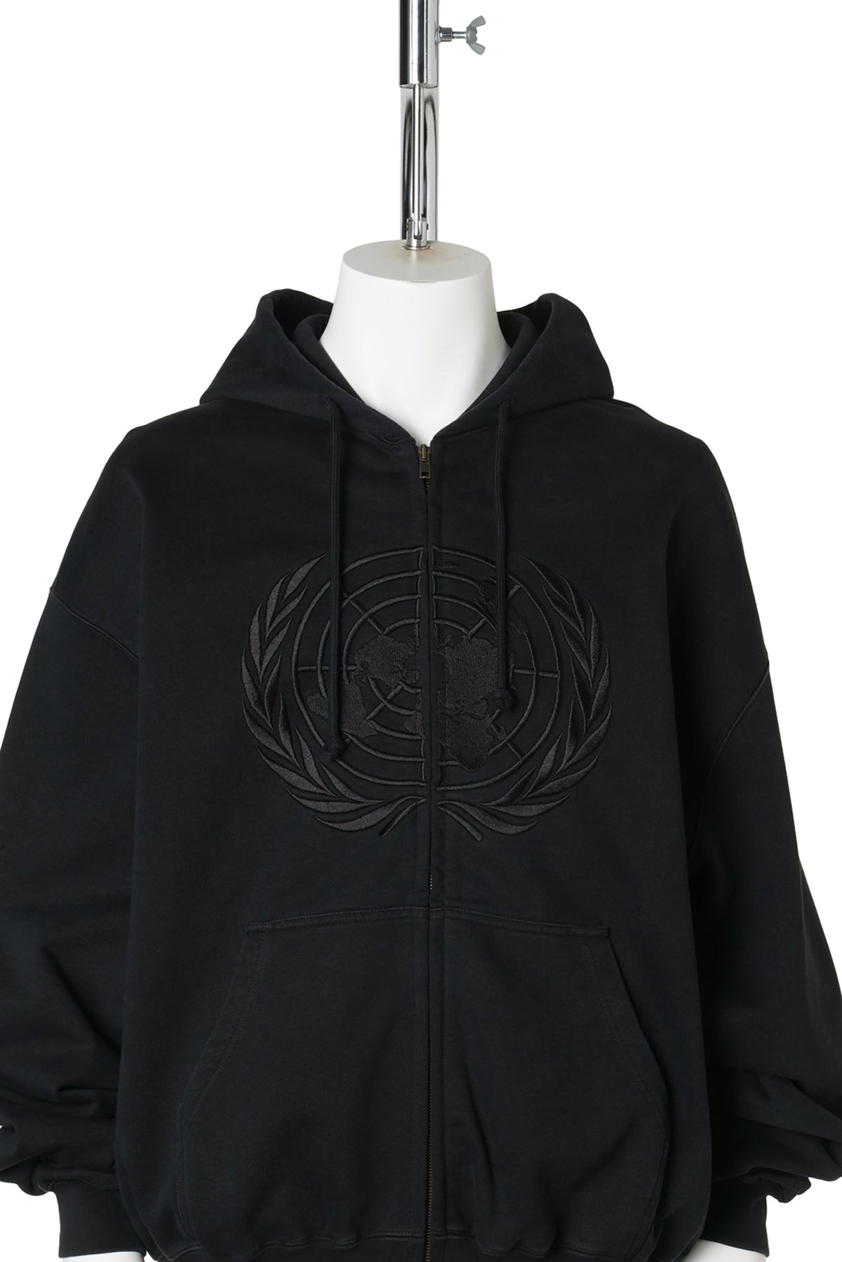 EMBROIDERED FRONT ZIP-UP HOODIE / WASHED BLACK