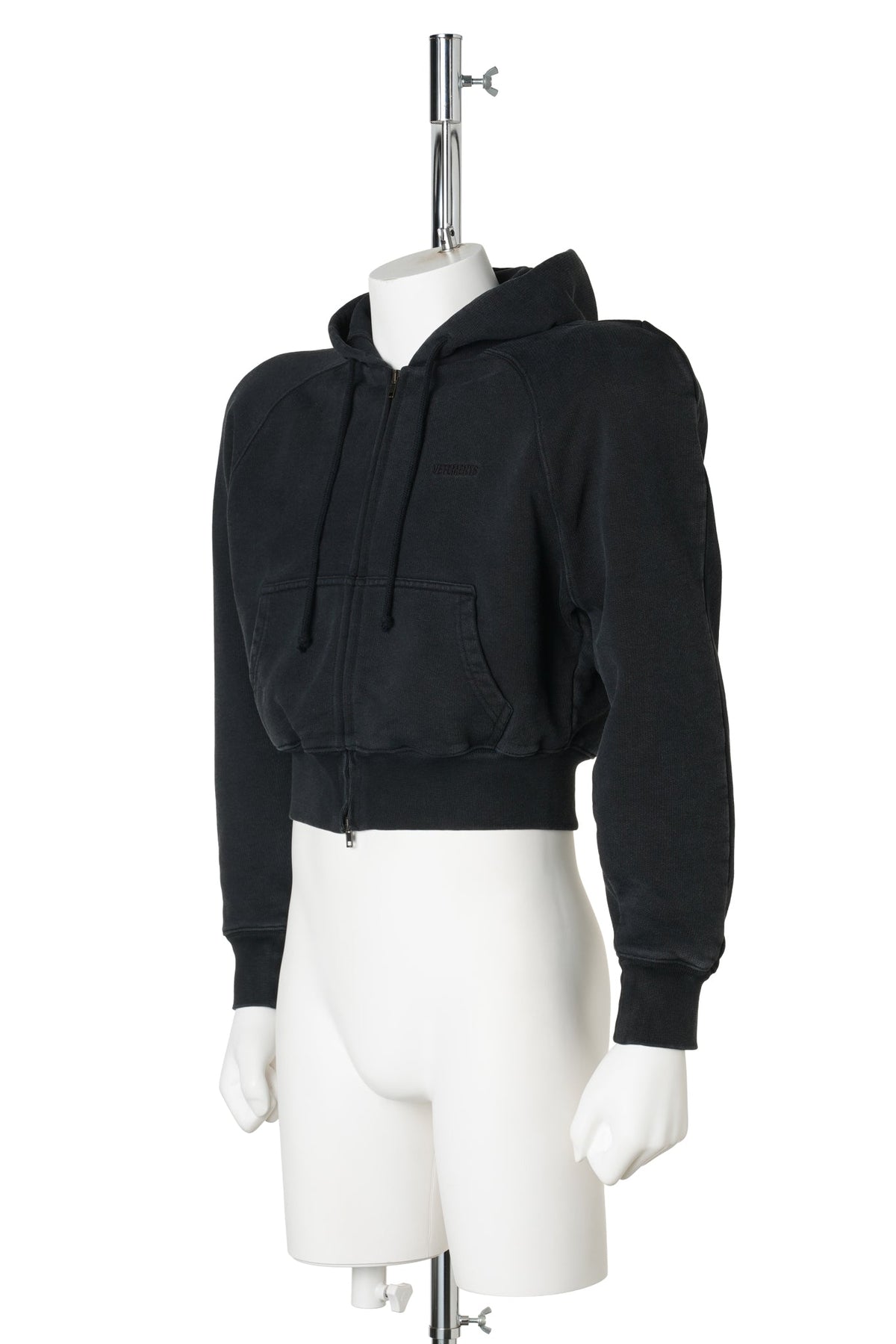 ROUND SHOULDER ZIP-UP HOODIE / BLACK