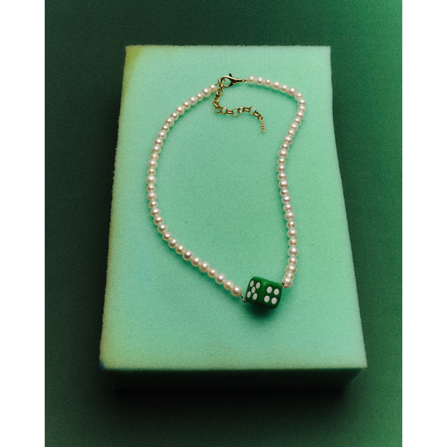 THE PEARL GREEN DICE NECKLACE / YELLOW GOLD