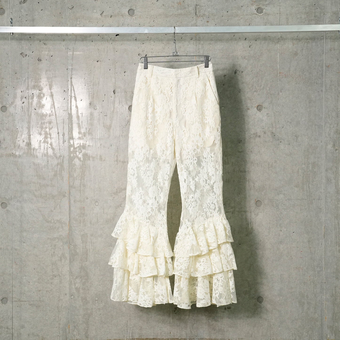 RUFFLE LACE TROUSERS / OFF WHITE