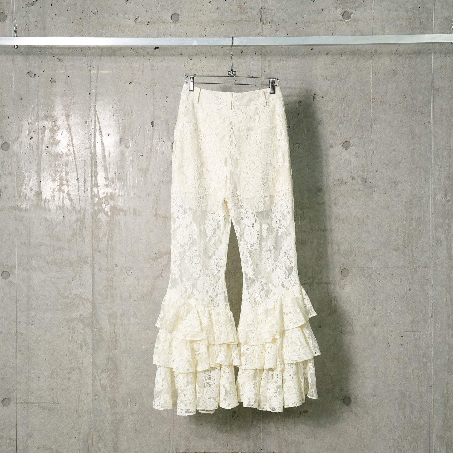 RUFFLE LACE TROUSERS / OFF WHITE