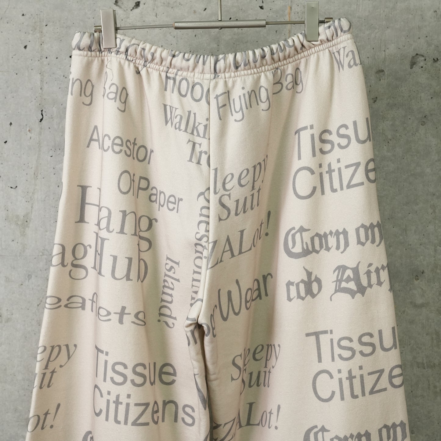 SHORTS SWEATPANTS / KRAFTPAPER