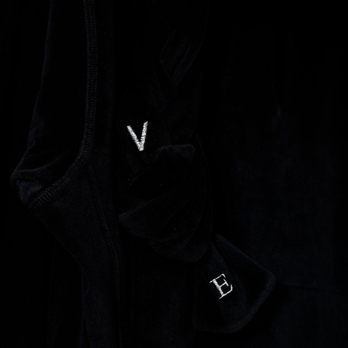 VELOUR LIVING HOODIE / BLACK PIGTAILS