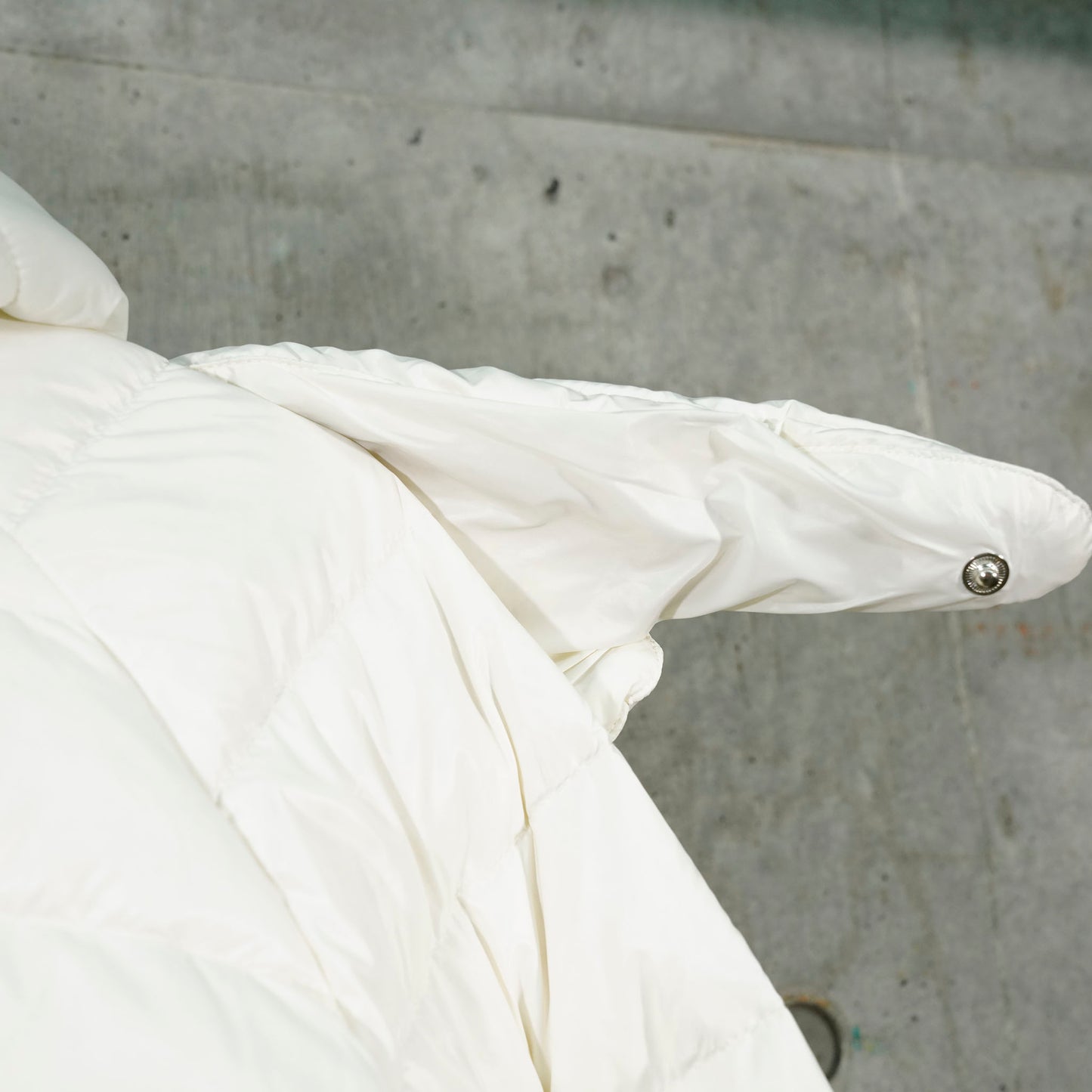 WINGS DOWN JACKET / EGGWHITE