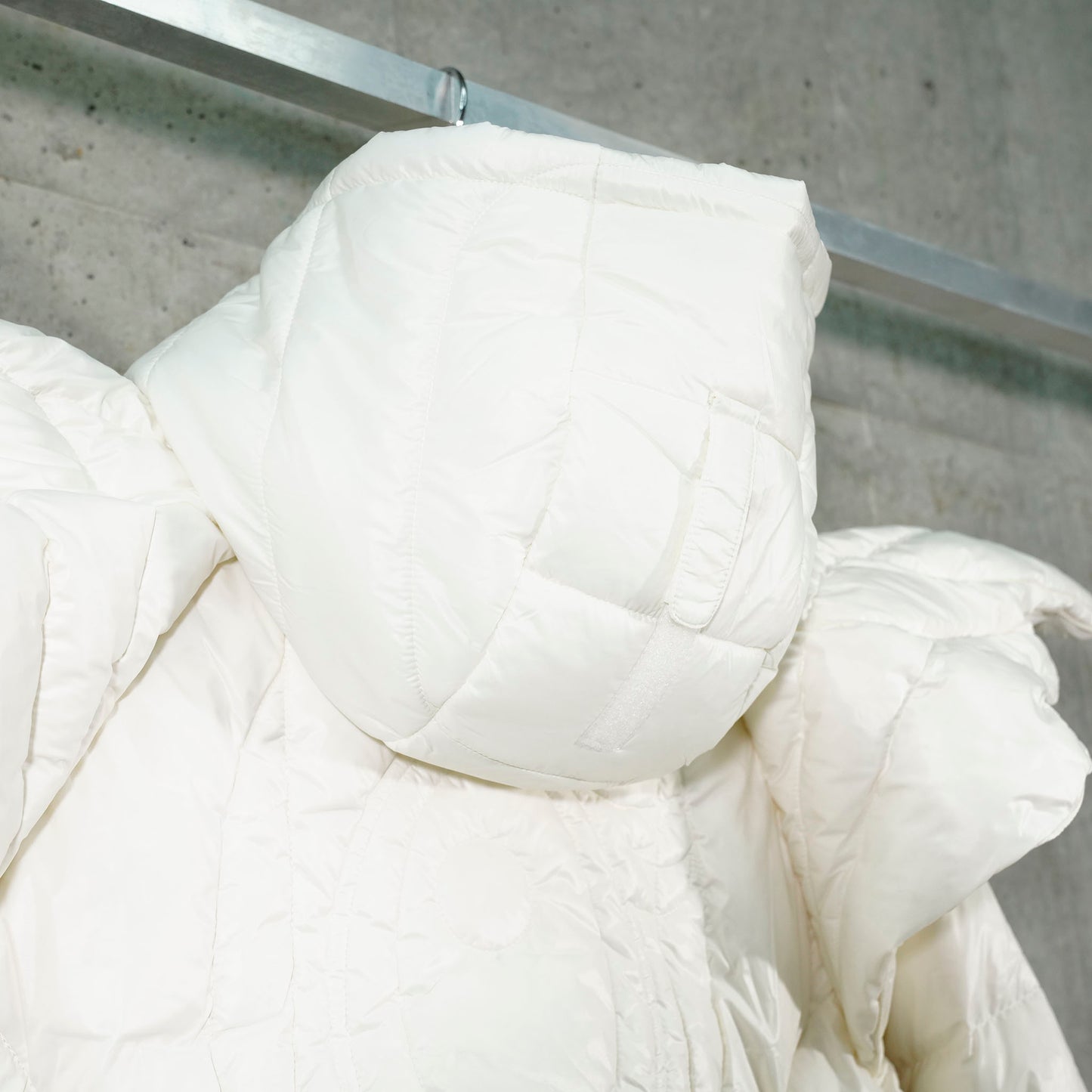 WINGS DOWN JACKET / EGGWHITE