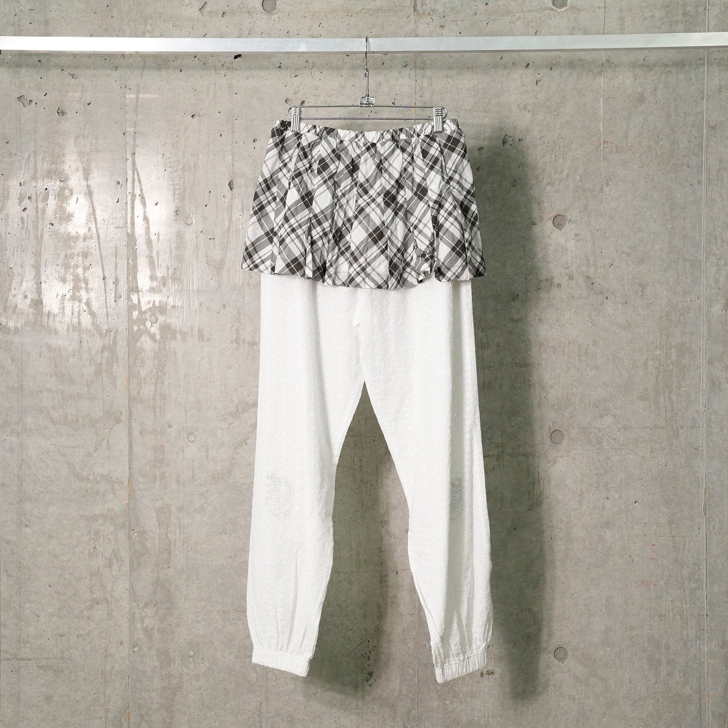 SKIRT SWEATPANTS / CHARCOAL/WHITE