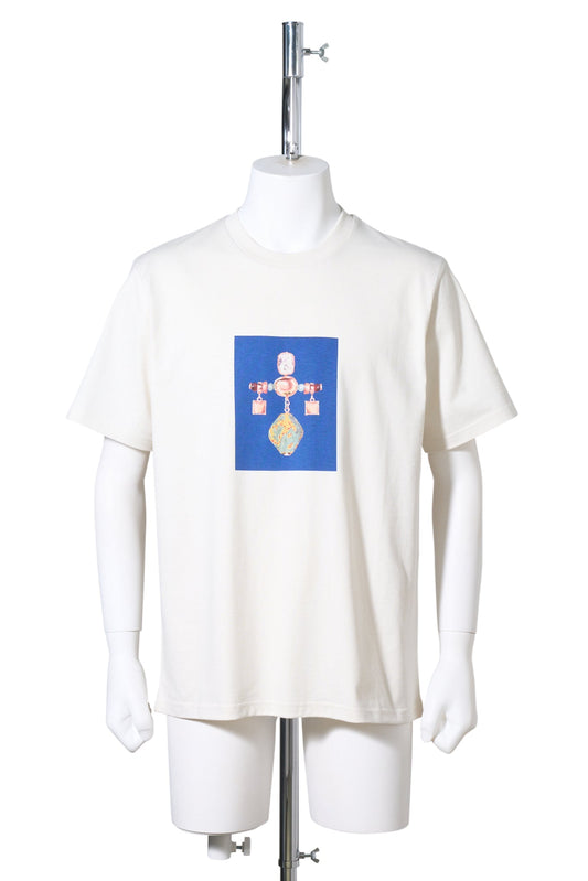 COMPASS TEE / IVORY/BROOCH 1