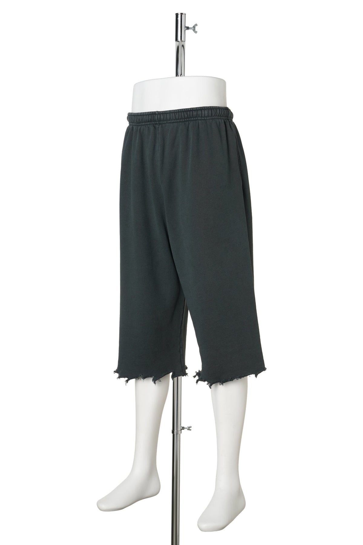 OS CHAVARRIA COMMUNITY CENTER DISTRESSED SHORT / PIRATE BLACK