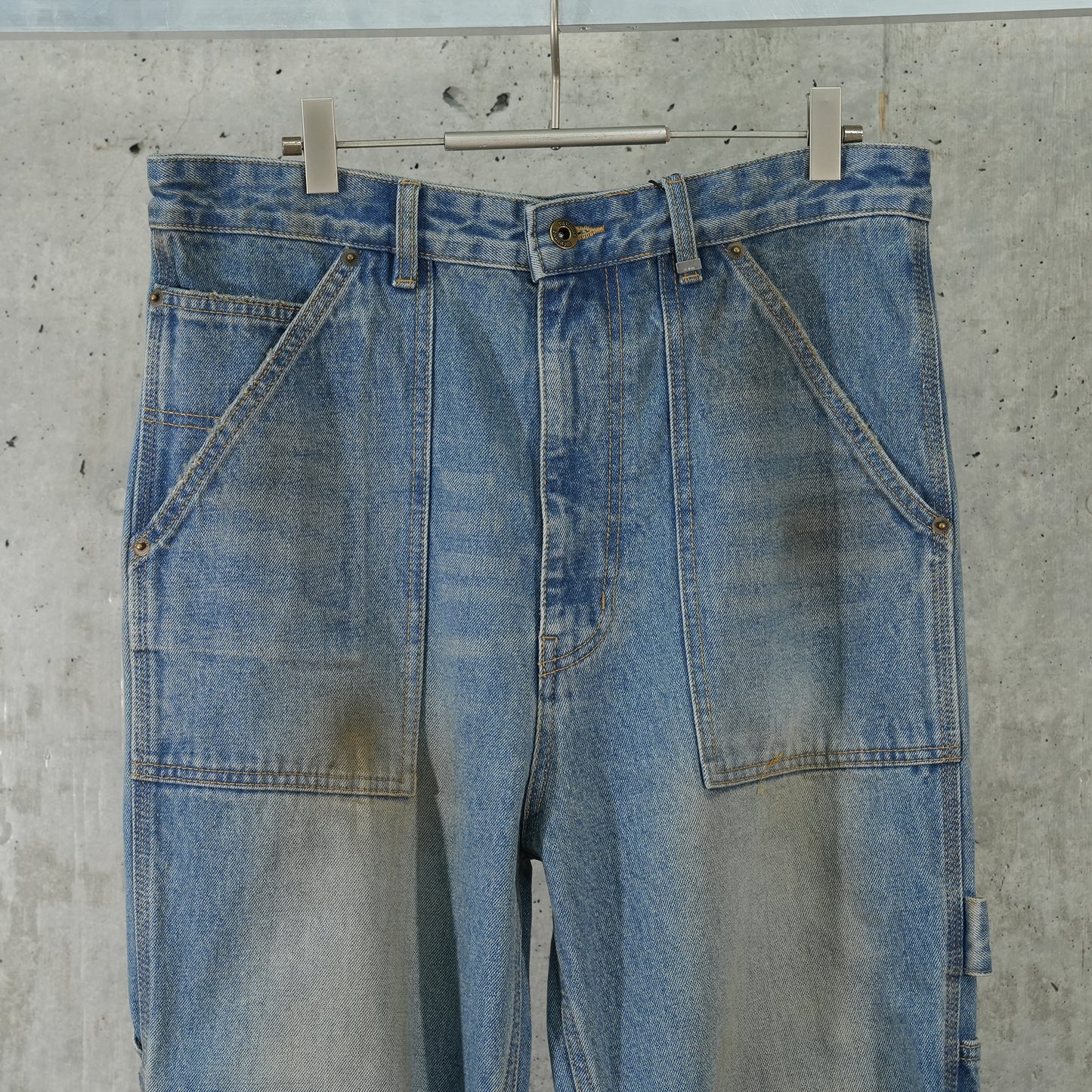 WASHED AND WRINKLED DENIM PANTS / BLUE