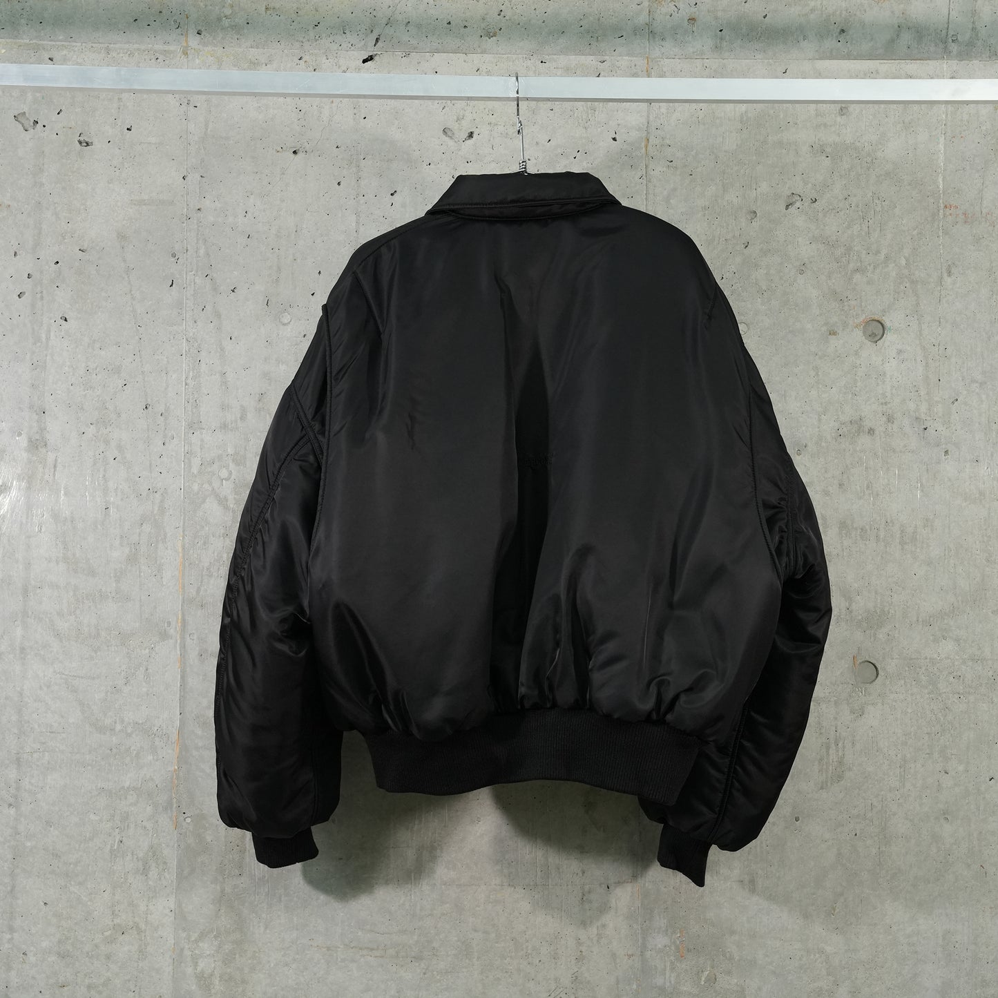 BOMBER JUMPER WITH COLLAR / BLACK