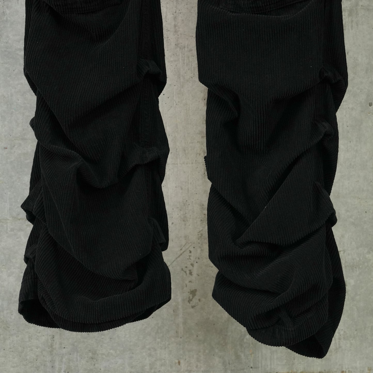 WASHED AND WRINKLED CORDUROY PANTS / BLACK