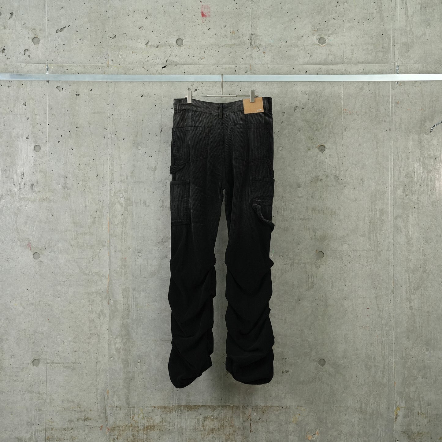 WASHED AND WRINKLED CORDUROY PANTS / BLACK