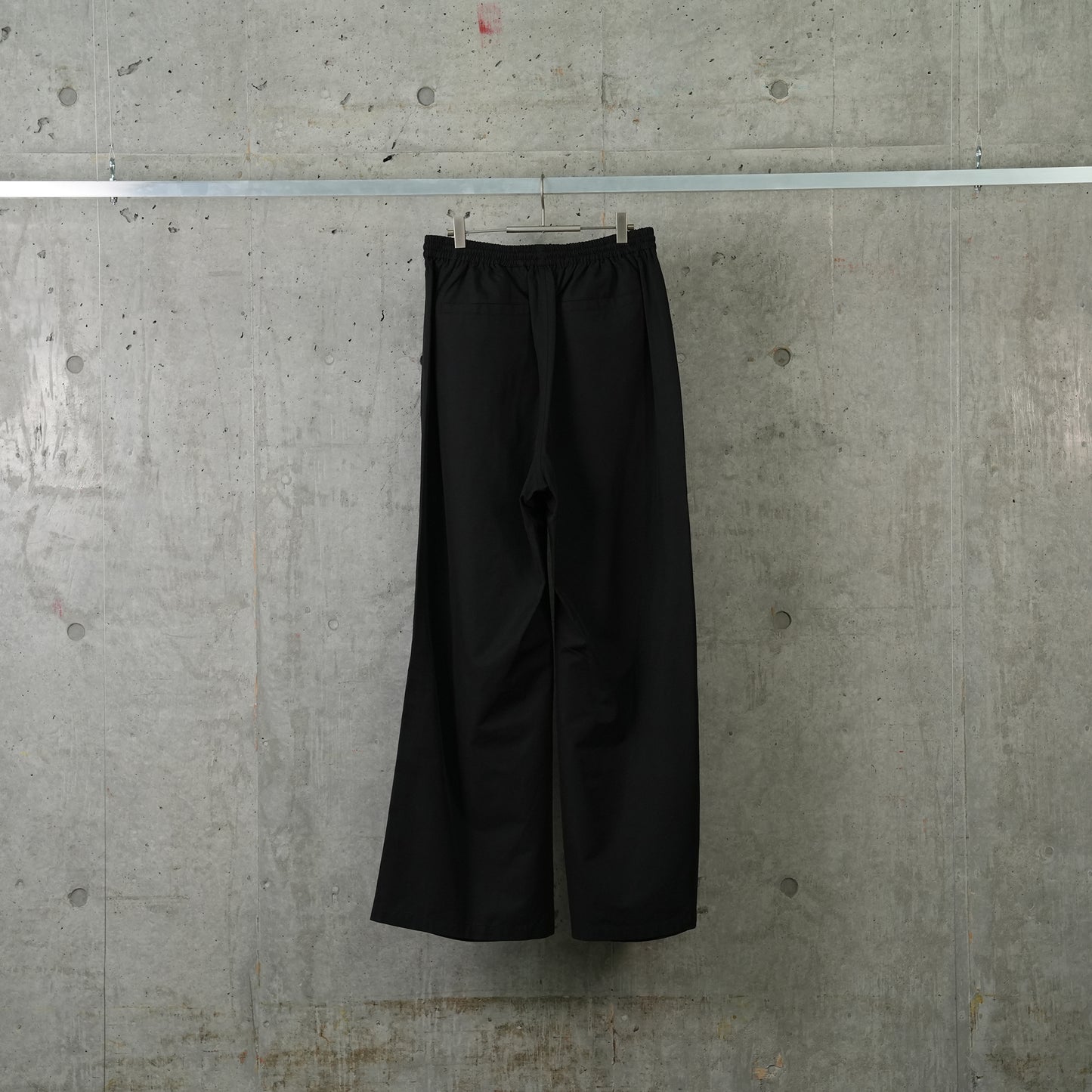 TRACK PANTS / BLACK