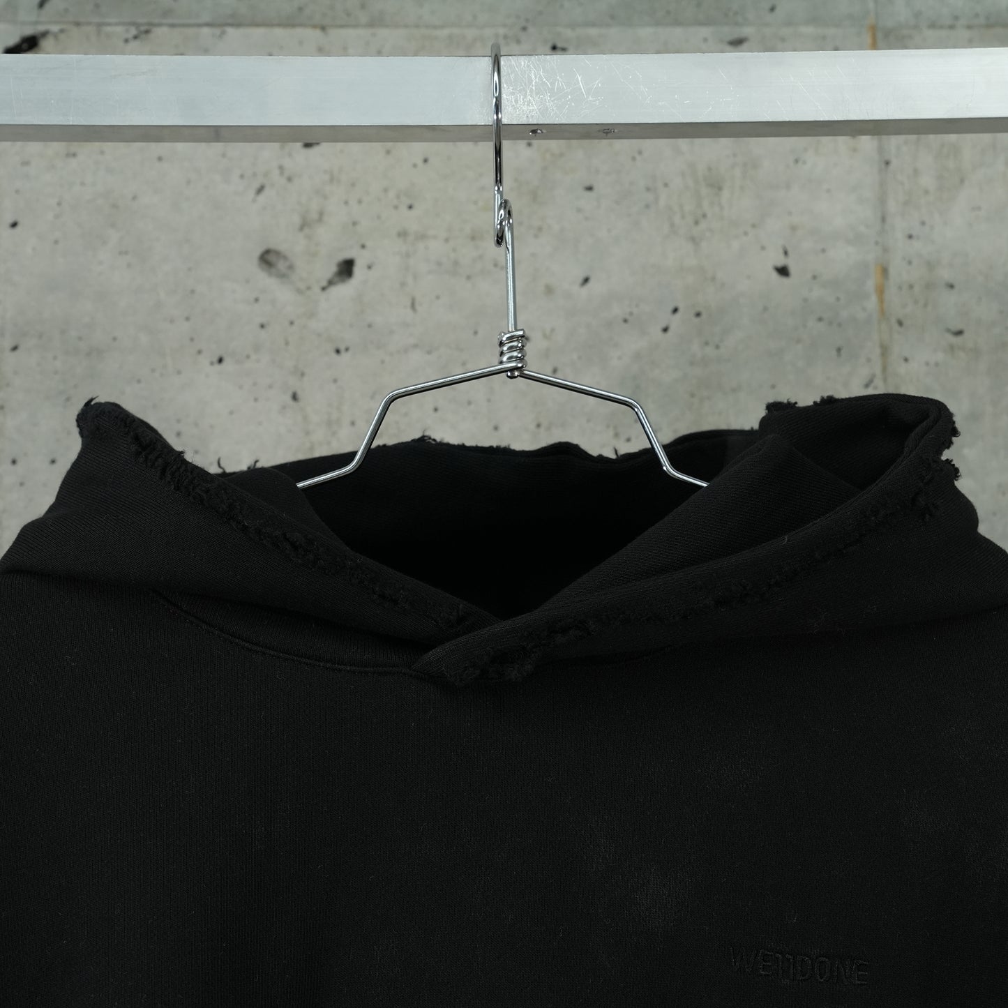 STANDARD LOGO MUDDY HOODIE / BLACK