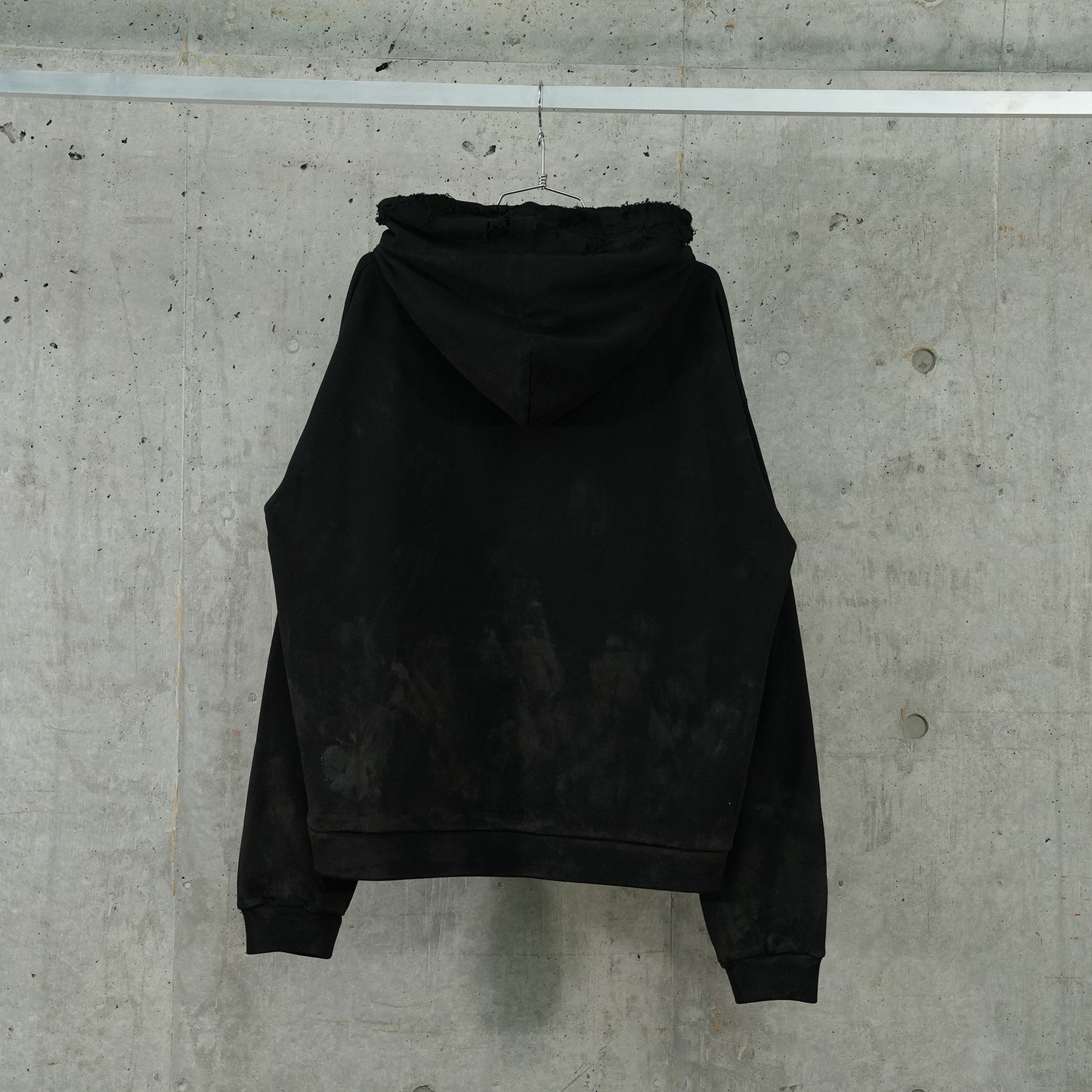 STANDARD LOGO MUDDY HOODIE / BLACK